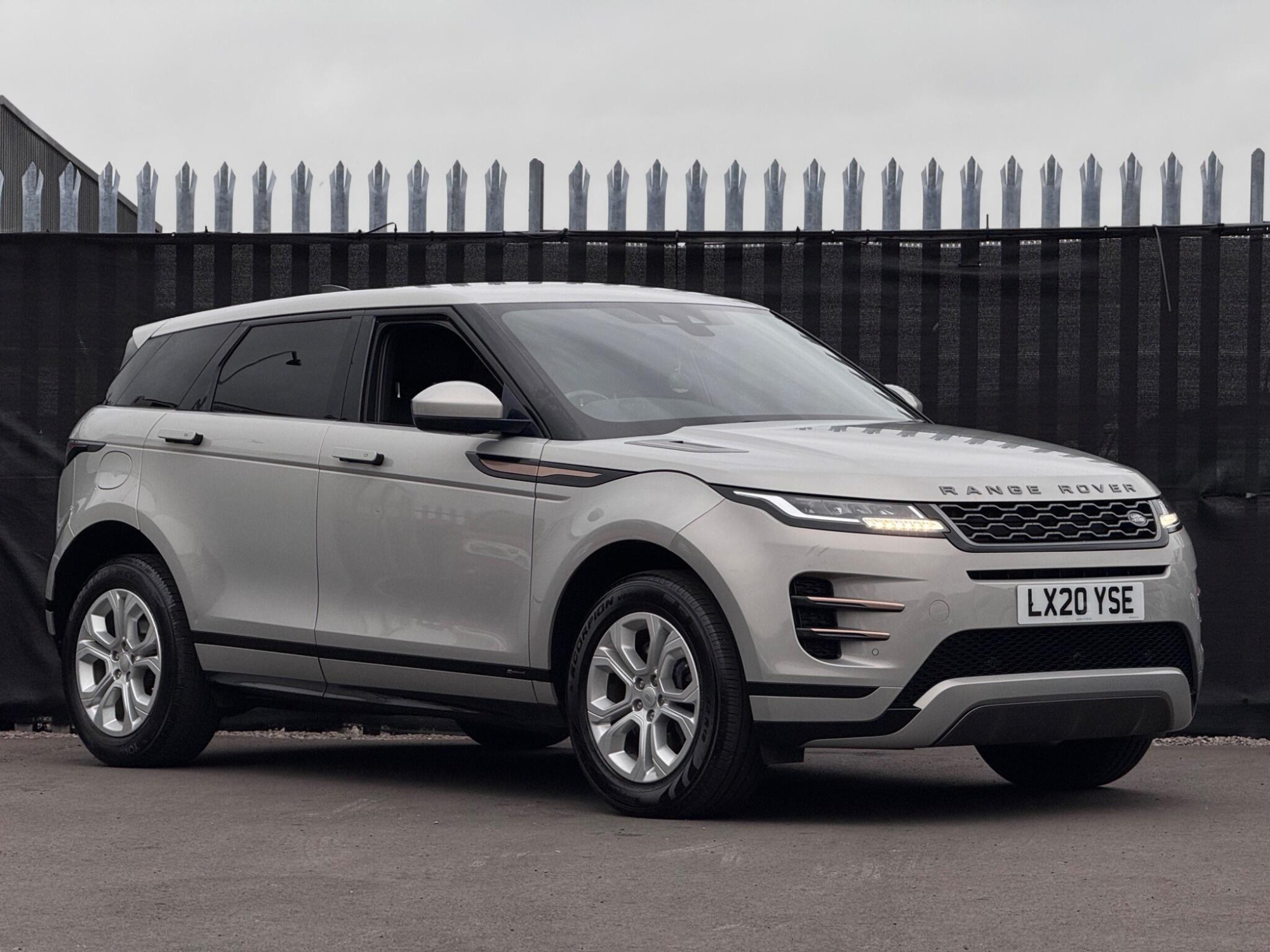 2020 Land Rover Range Rover Evoque image 1