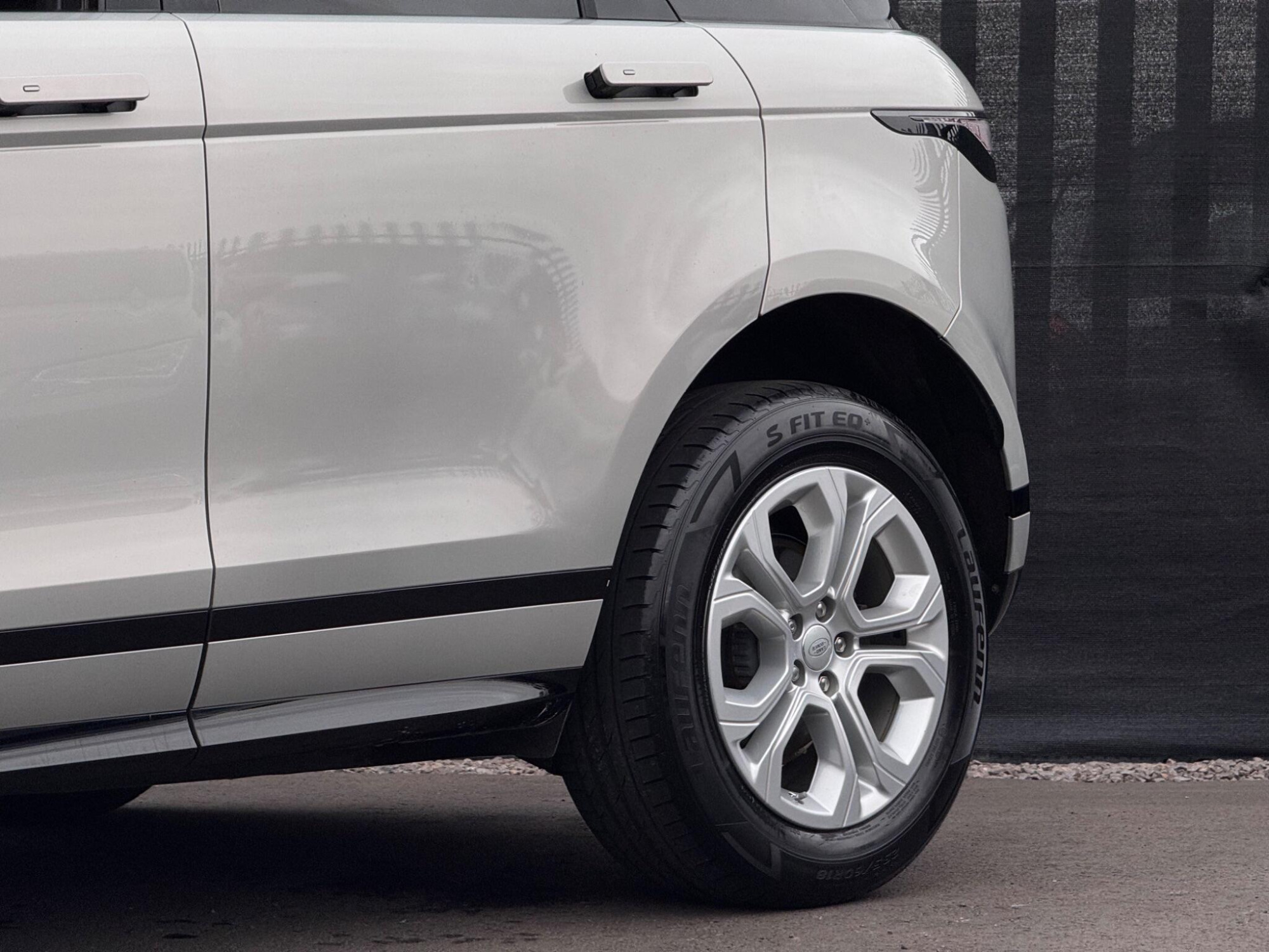 2020 Land Rover Range Rover Evoque image 18