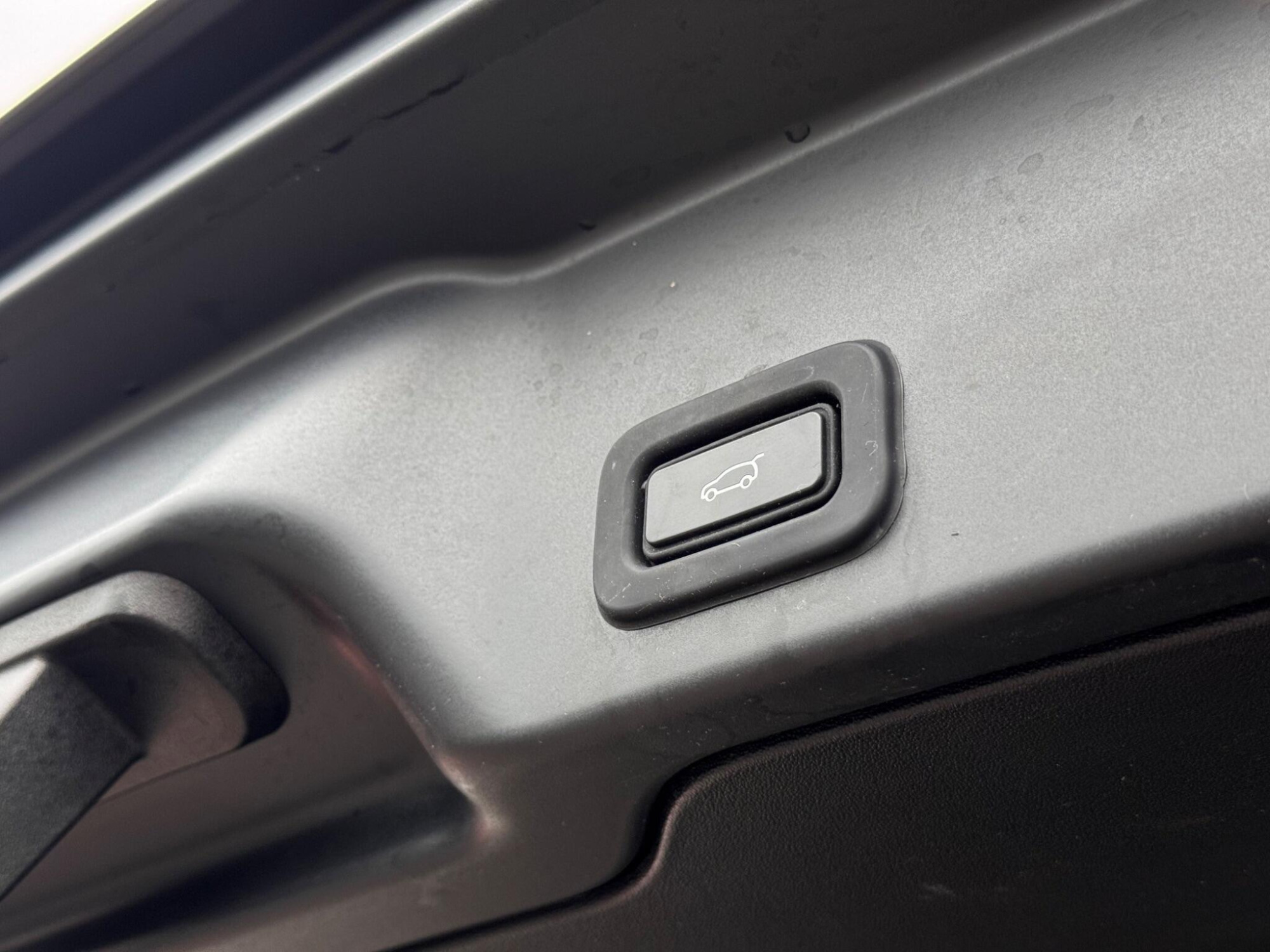 2020 Land Rover Range Rover Evoque image 9