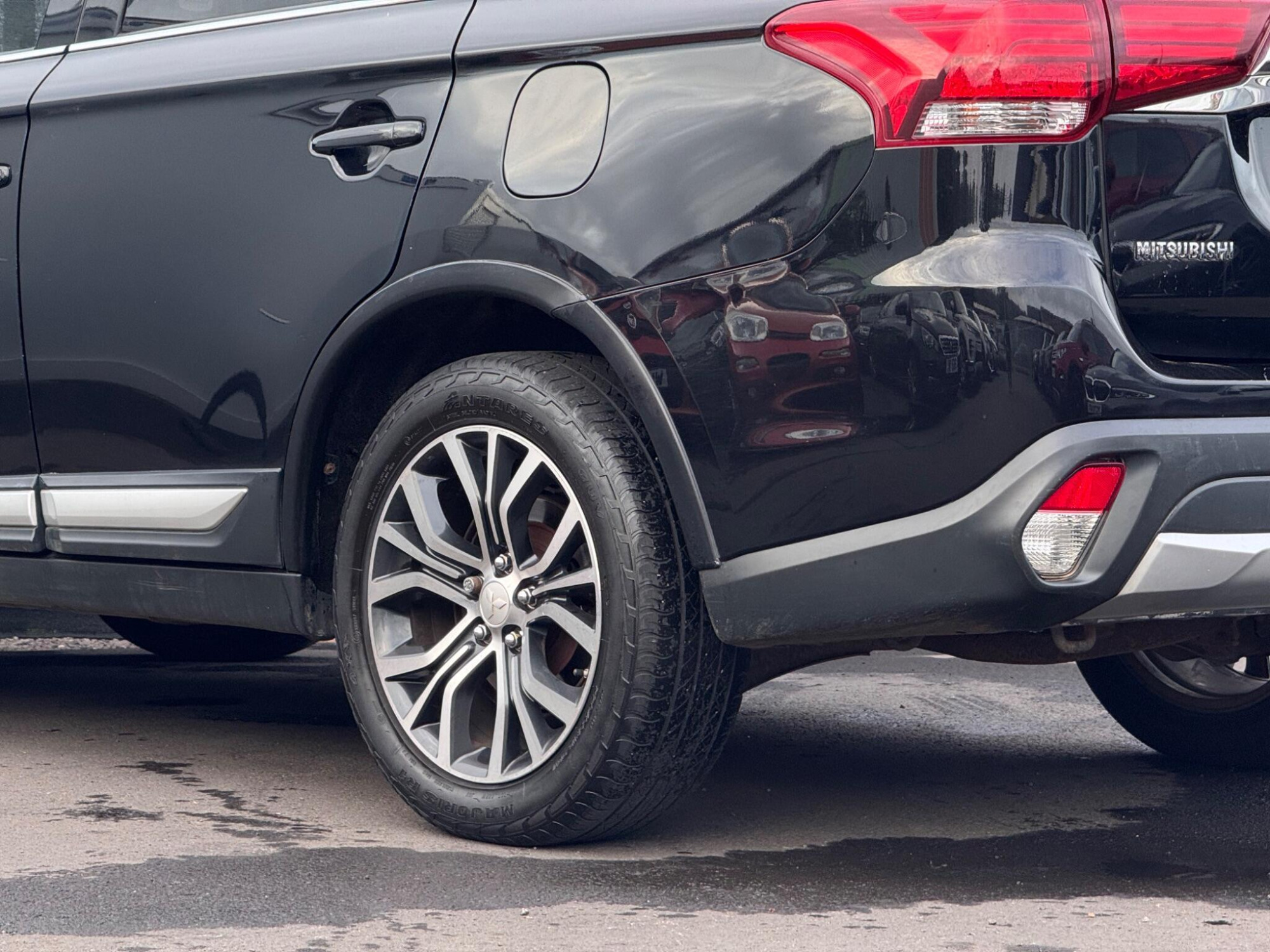 2017 Mitsubishi Outlander image 12