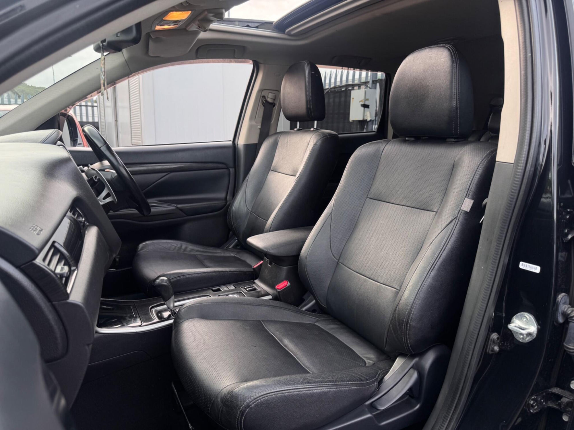 2017 Mitsubishi Outlander image 24