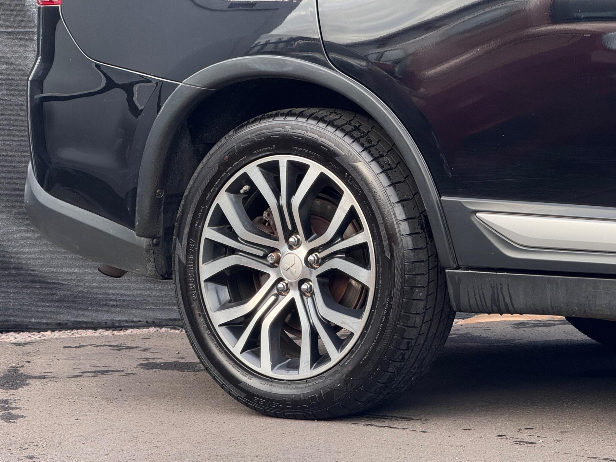 2017 Mitsubishi Outlander image 19