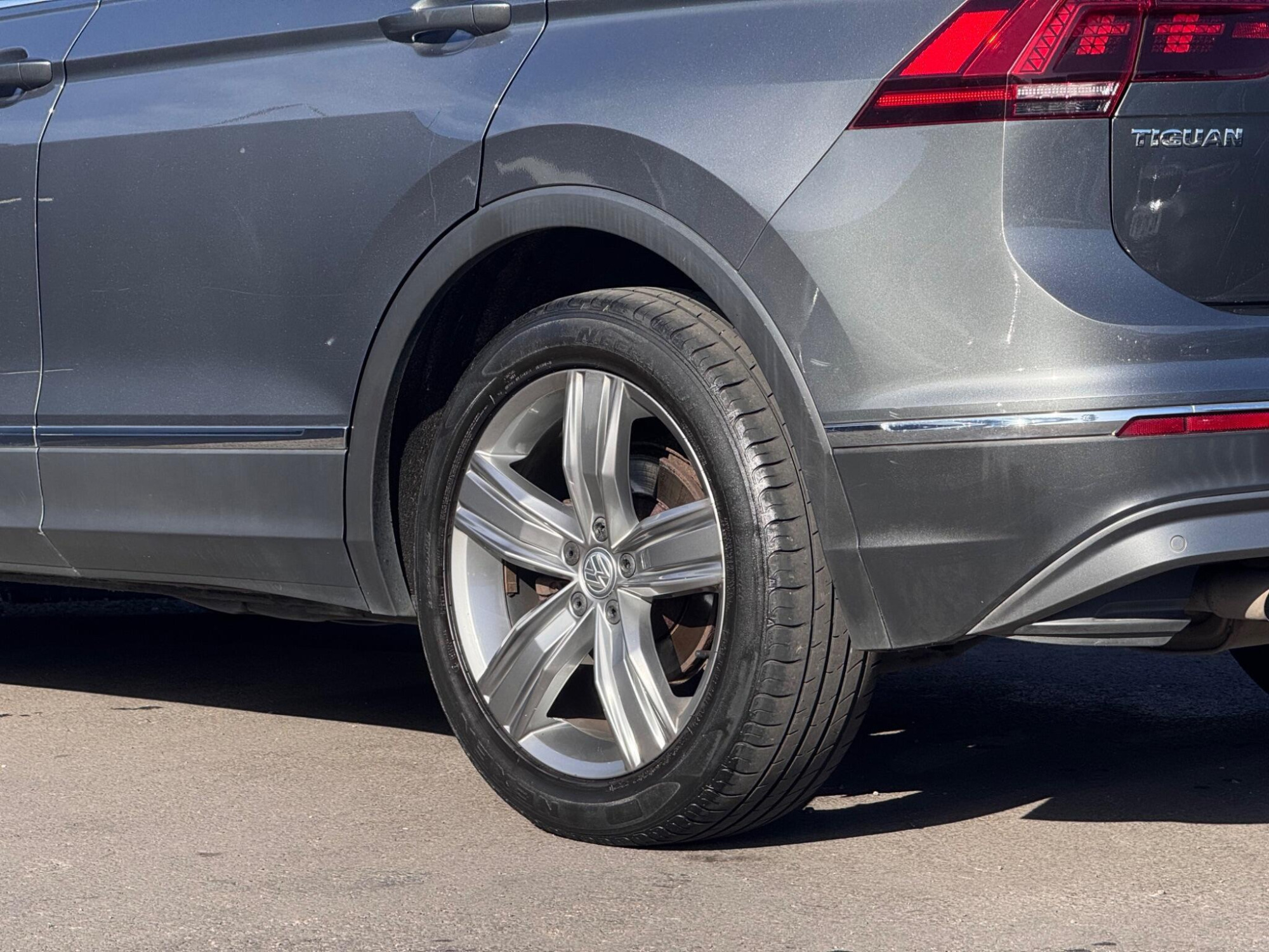 2017 Volkswagen Tiguan image 9
