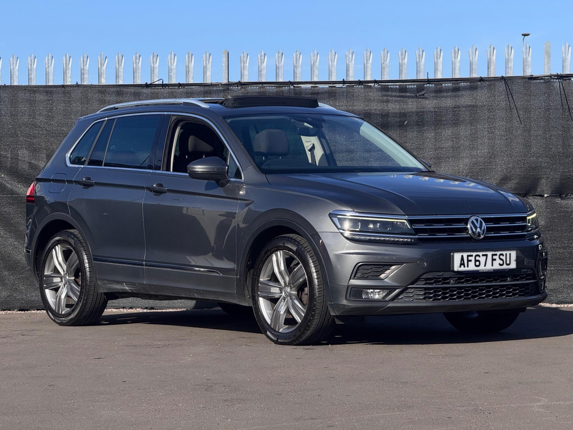 2017 Volkswagen Tiguan image 1