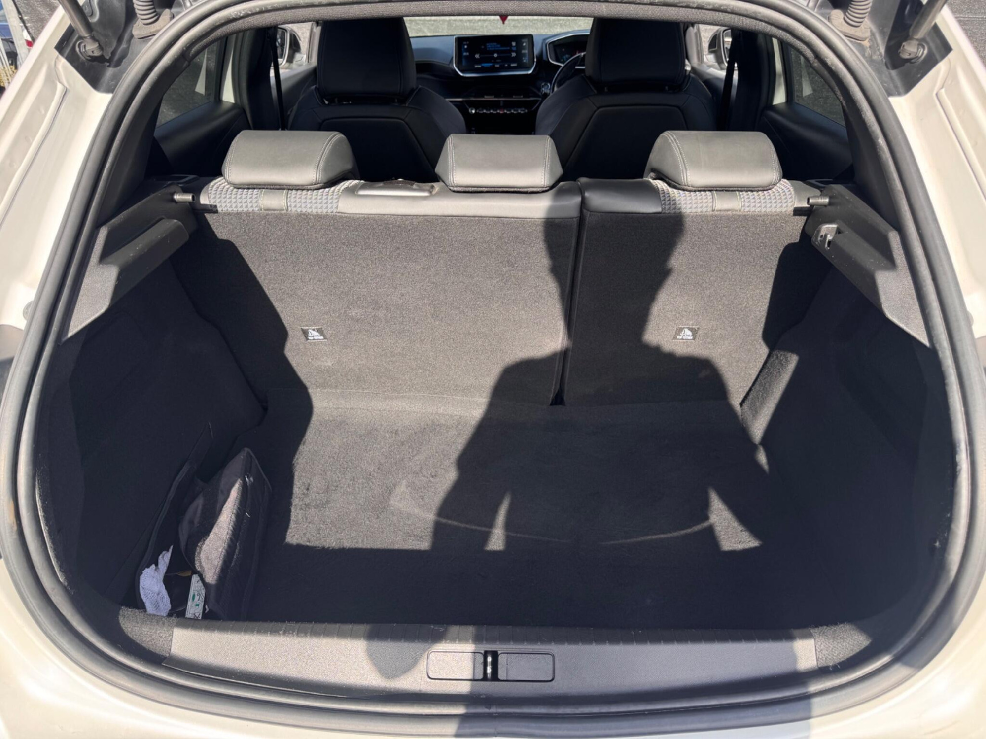 2021 Peugeot 208 image 18