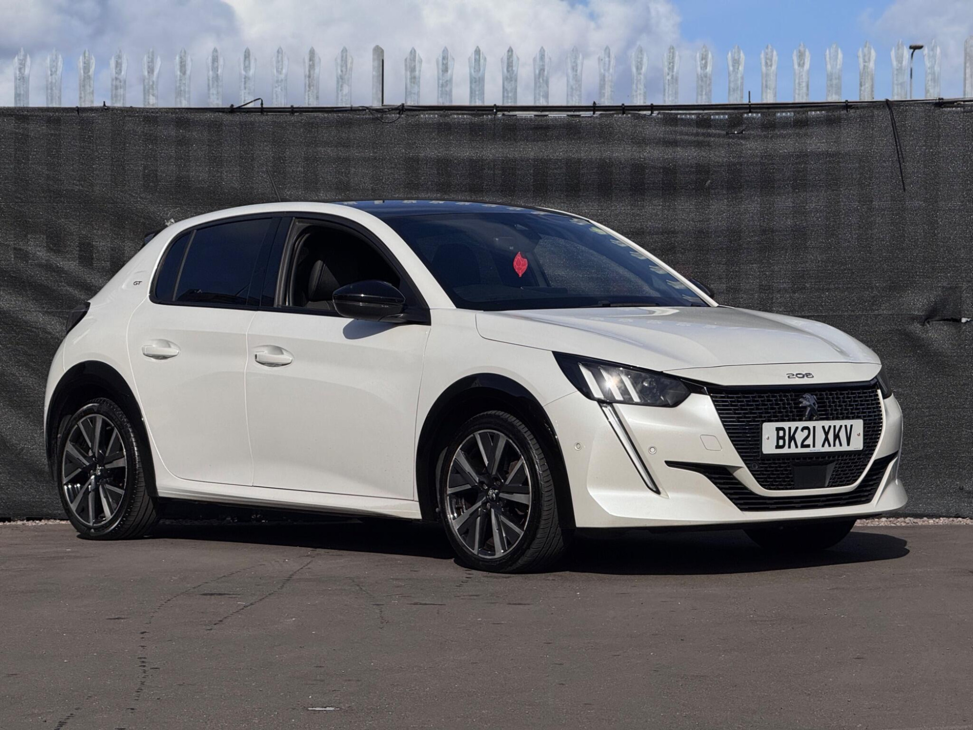 2021 Peugeot 208 image 1
