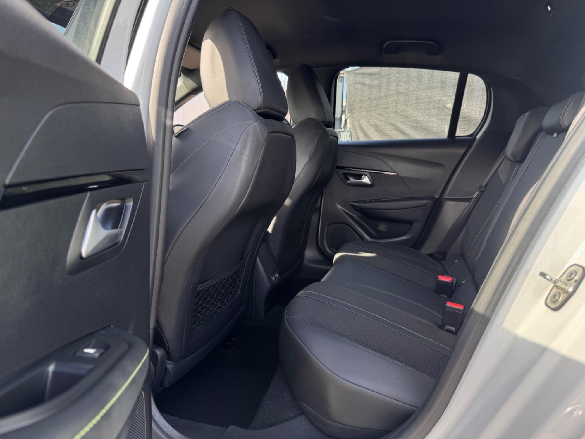2021 Peugeot 208 image 10