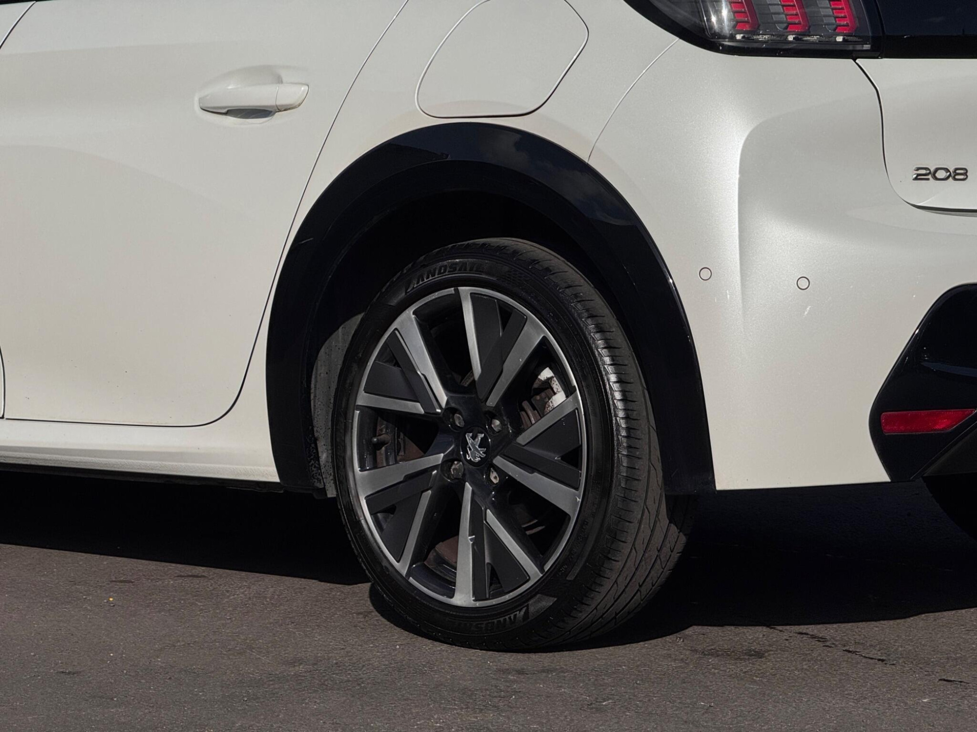 2021 Peugeot 208 image 14