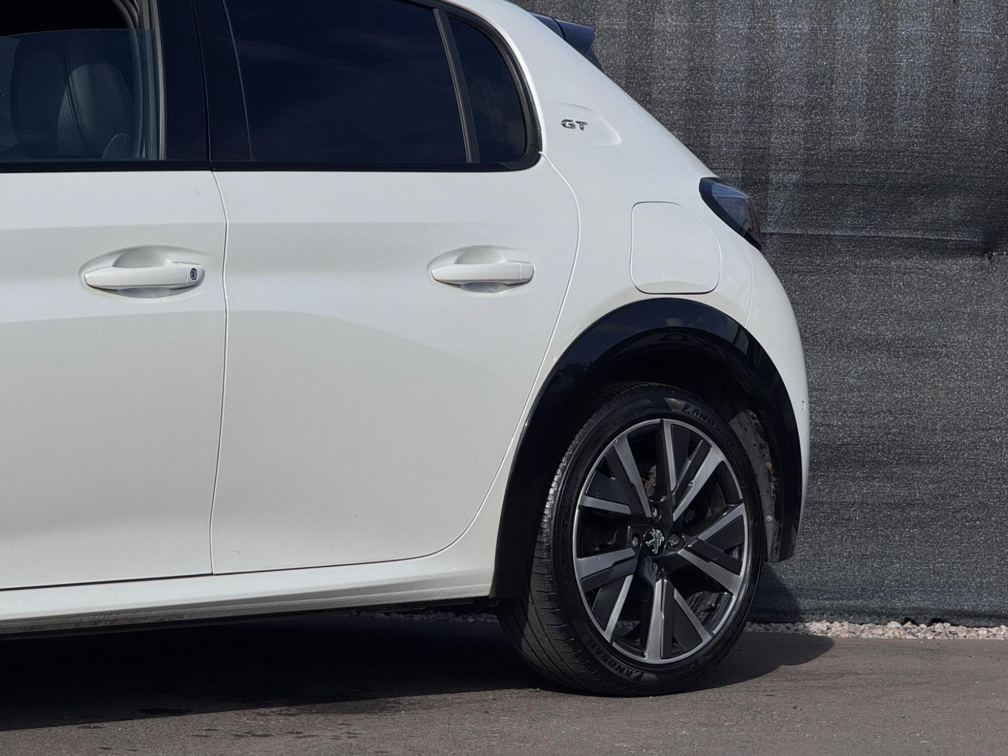 2021 Peugeot 208 image 8