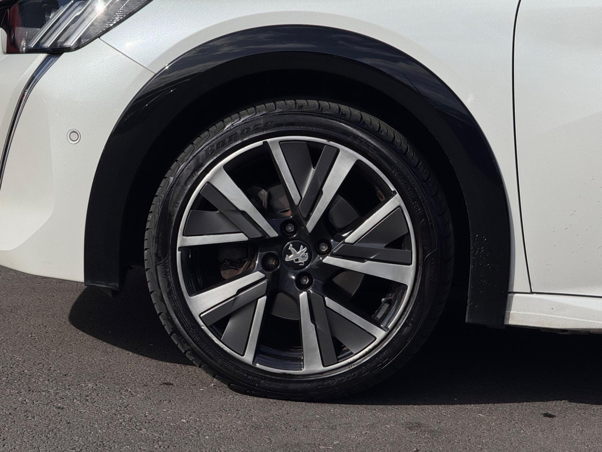 2021 Peugeot 208 image 9