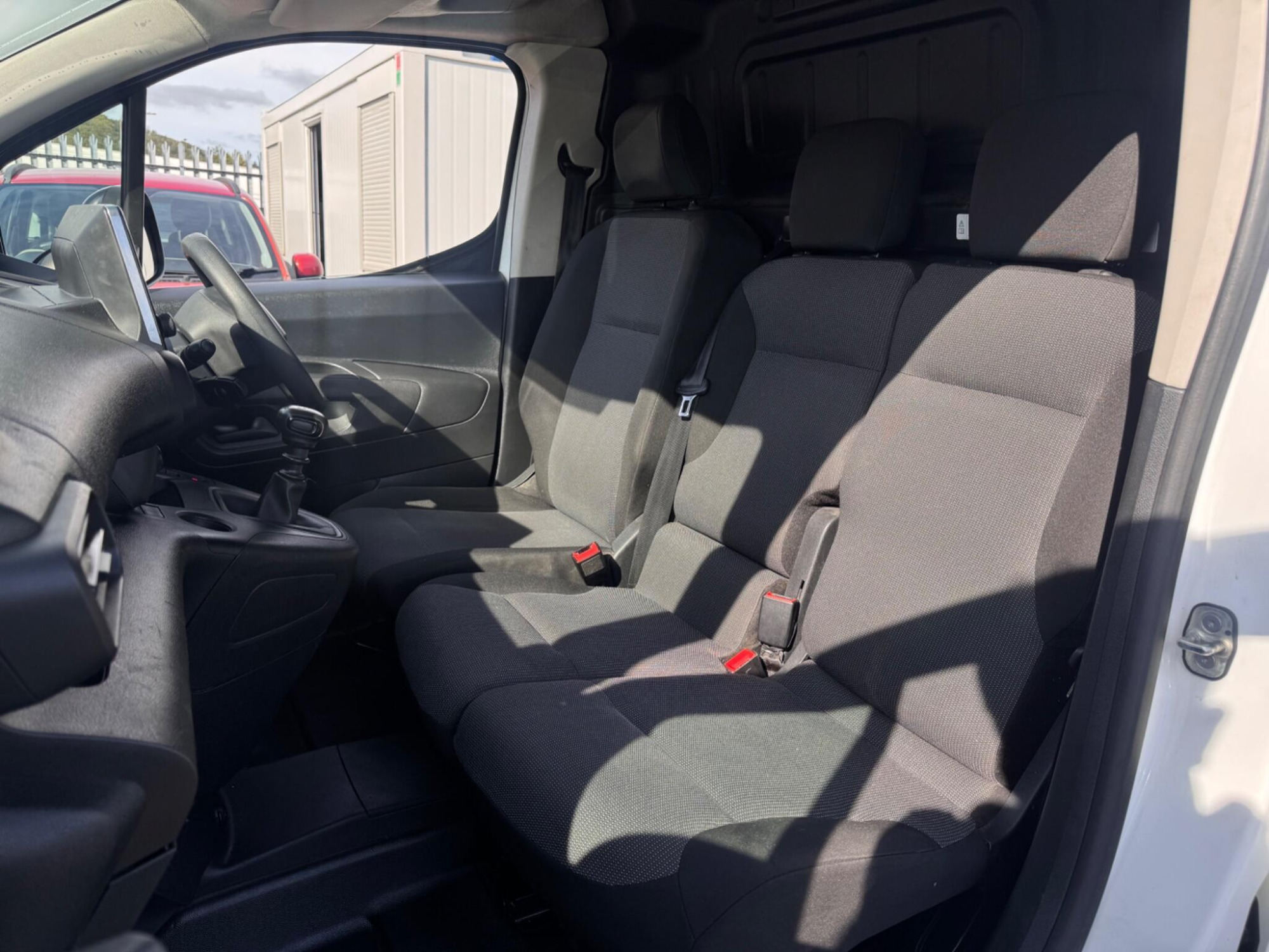 2022 Peugeot Partner image 6