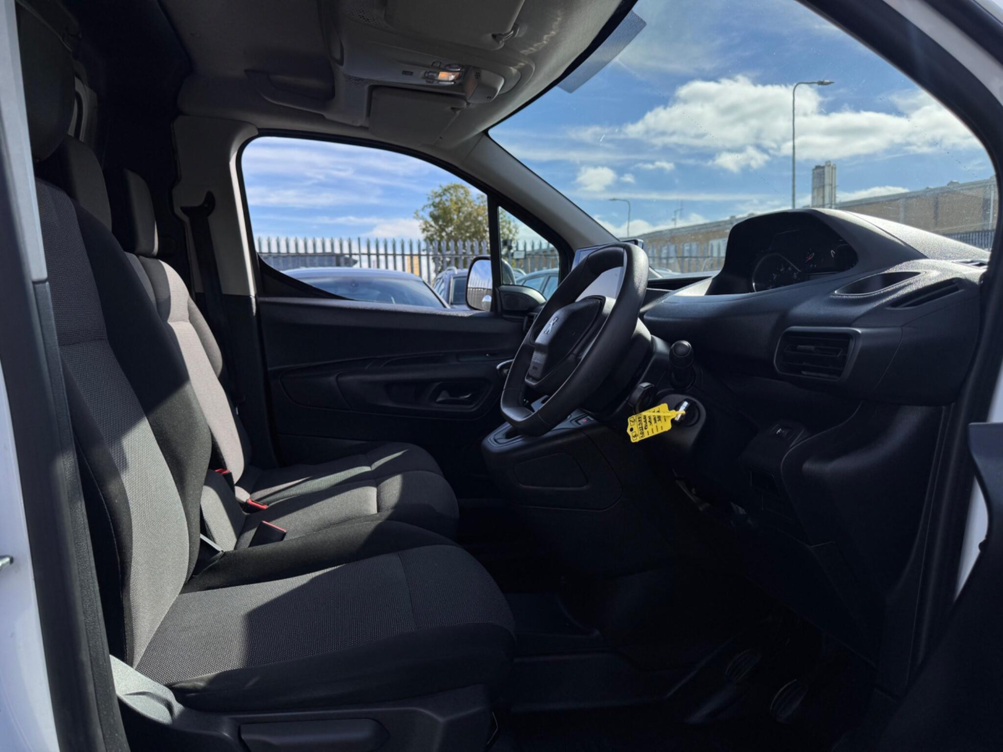 2022 Peugeot Partner image 19