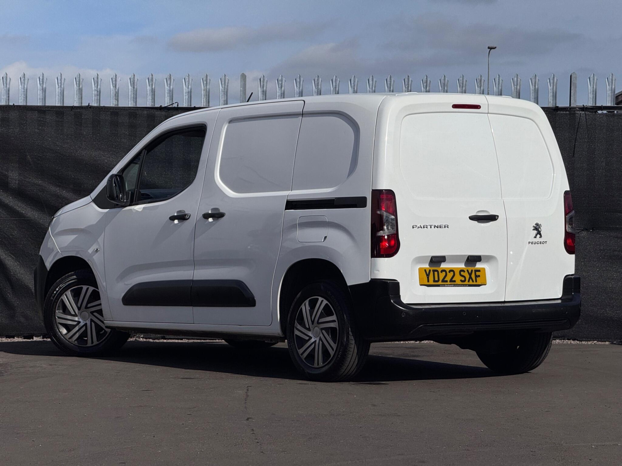 2022 Peugeot Partner image 2