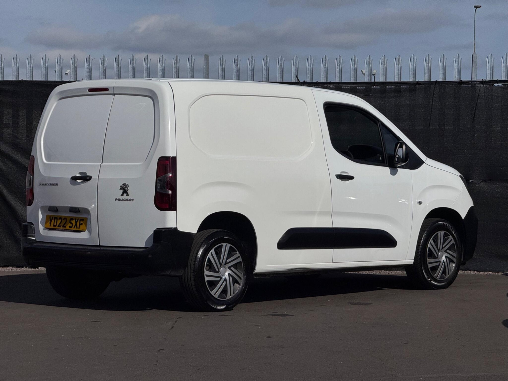 2022 Peugeot Partner image 8