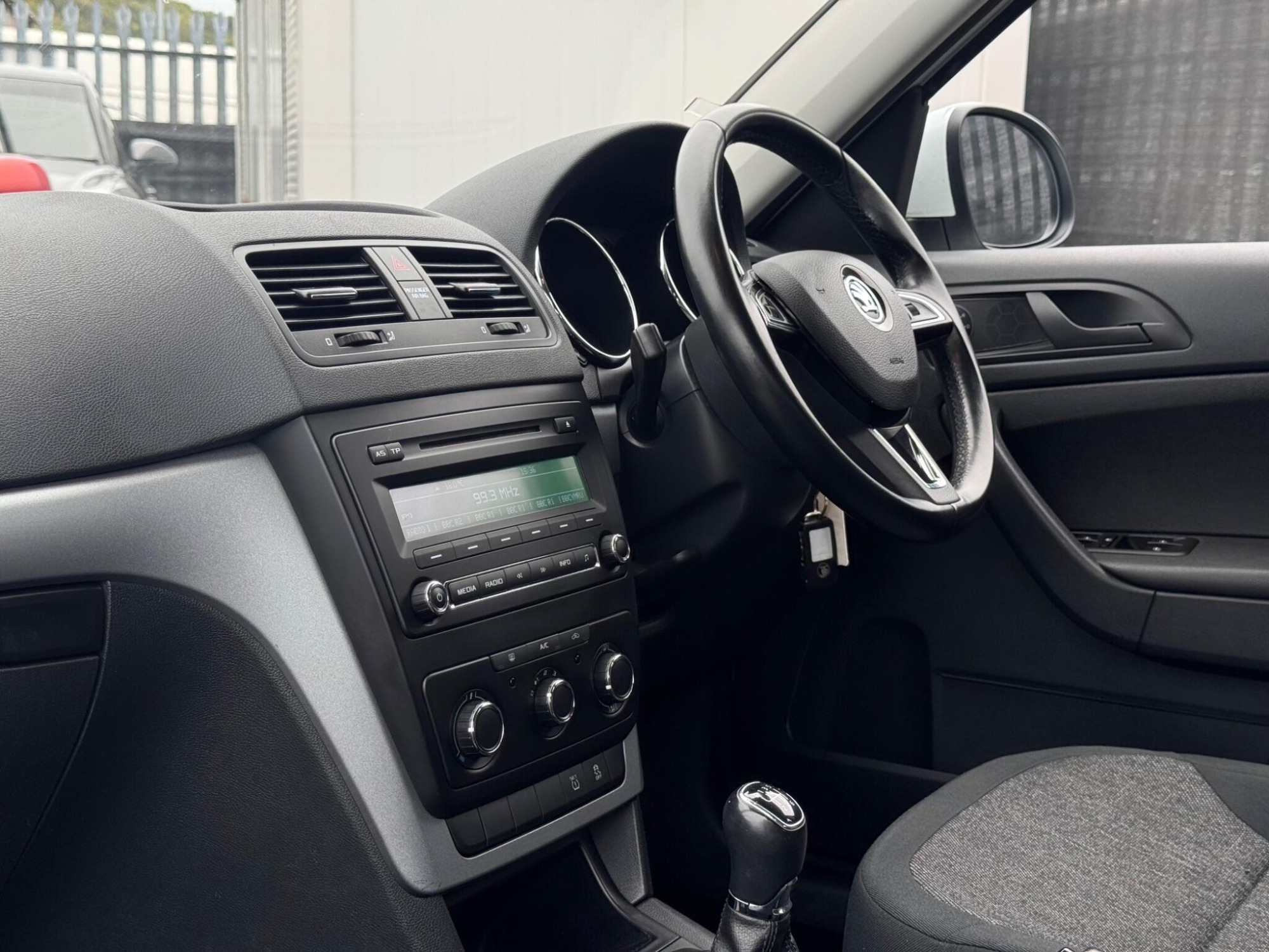 2014 Skoda Yeti image 15