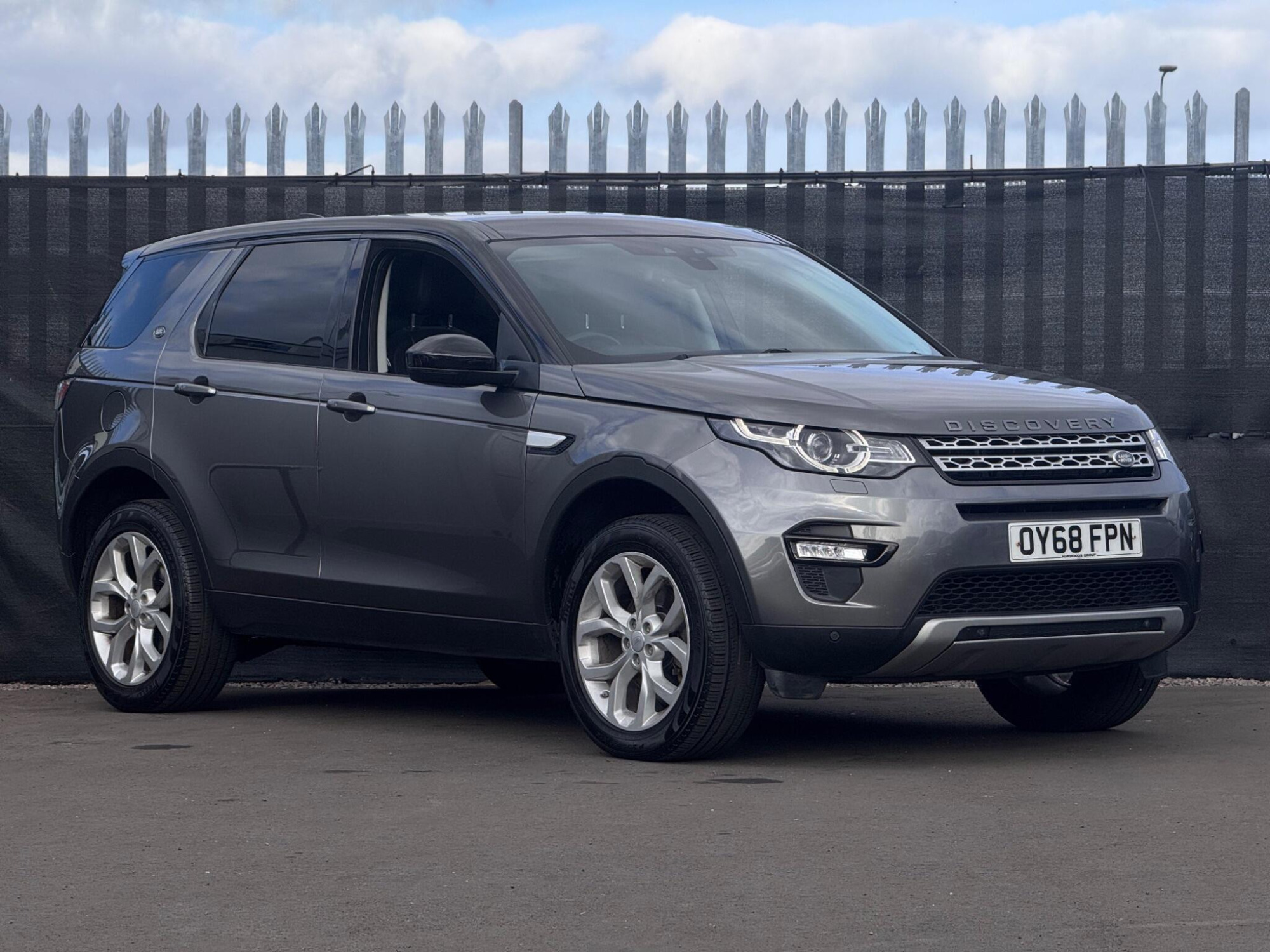 2018 Land Rover Discovery Sport image 1