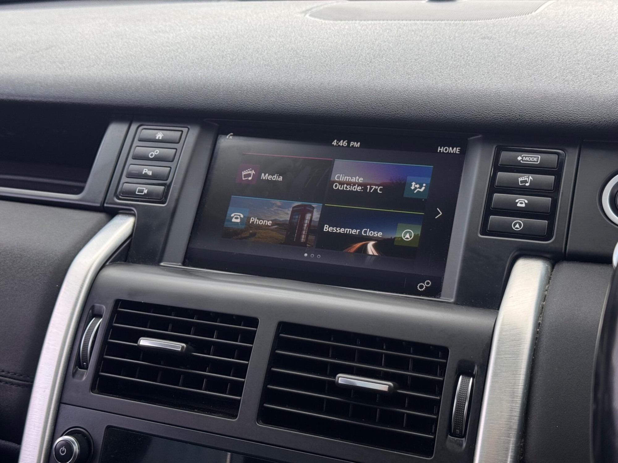 2018 Land Rover Discovery Sport image 24