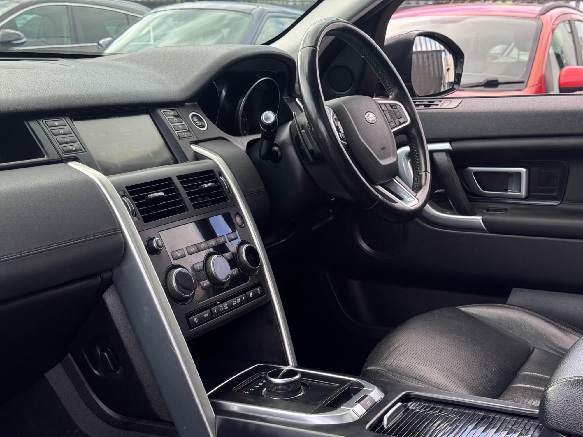 2018 Land Rover Discovery Sport image 15