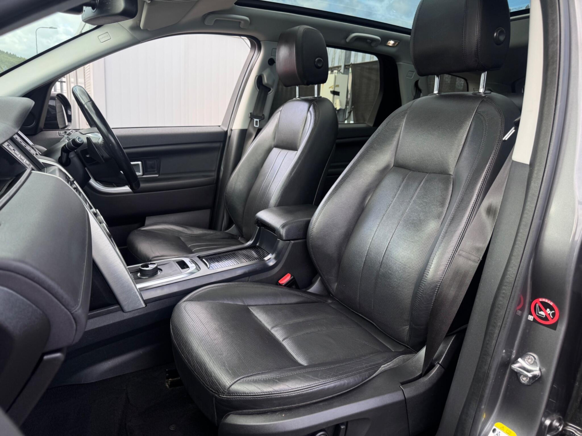 2018 Land Rover Discovery Sport image 18
