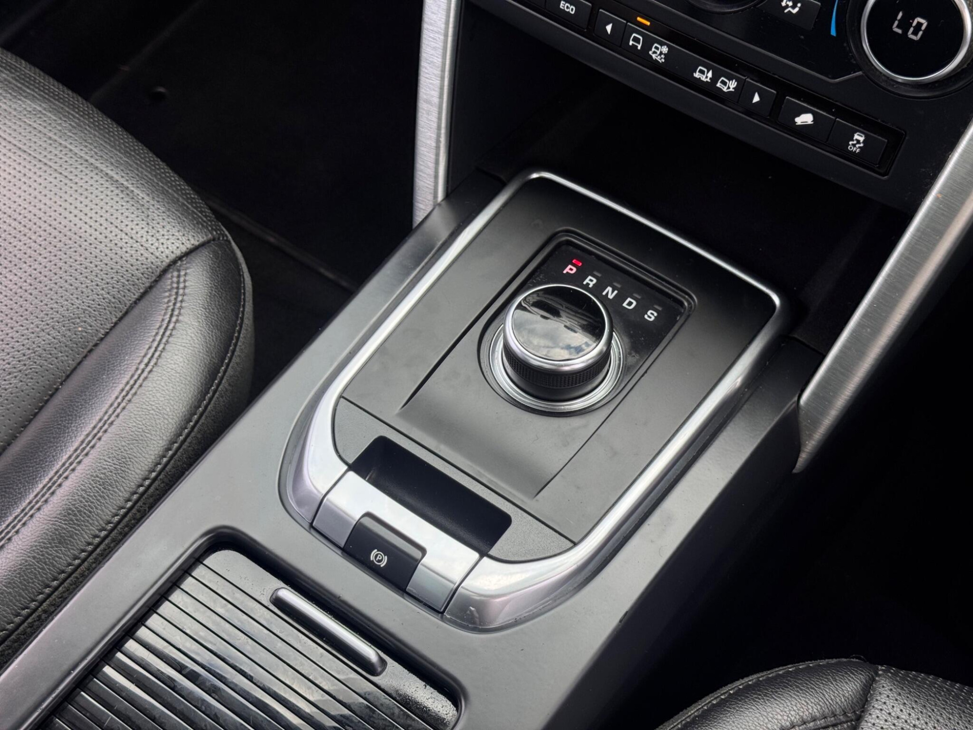 2018 Land Rover Discovery Sport image 26