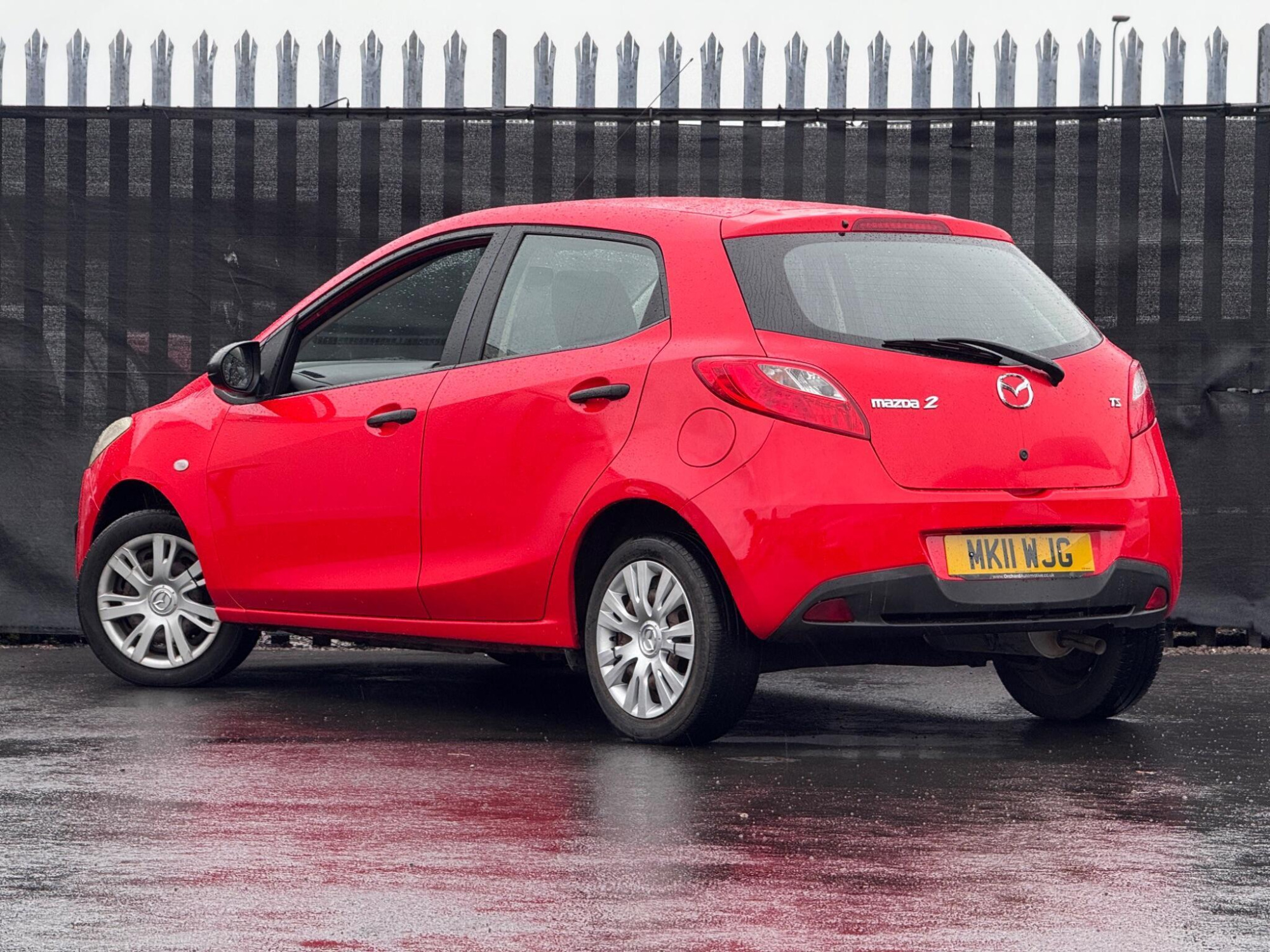 2011 Mazda Mazda2 image 2