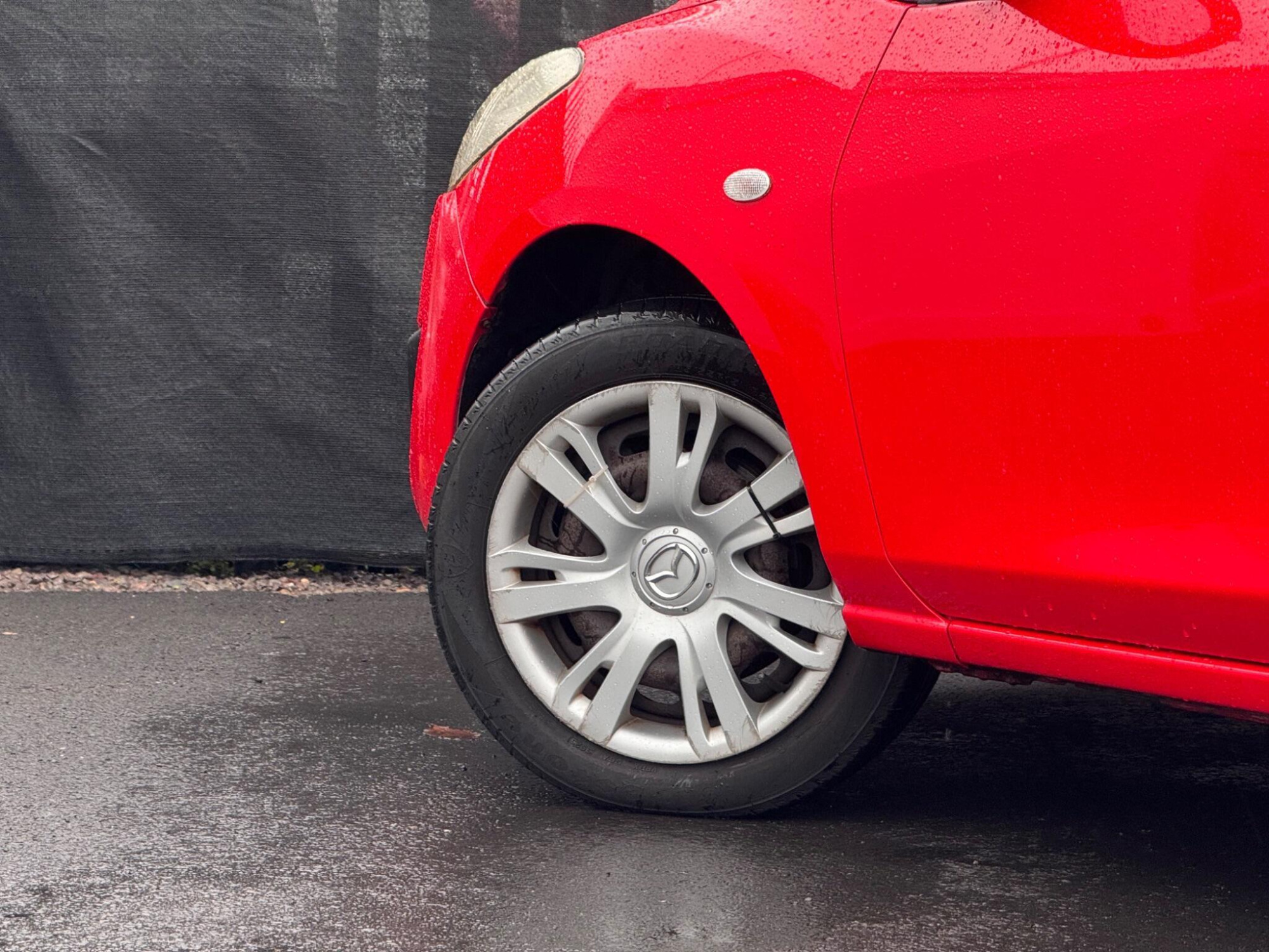 2011 Mazda Mazda2 image 12