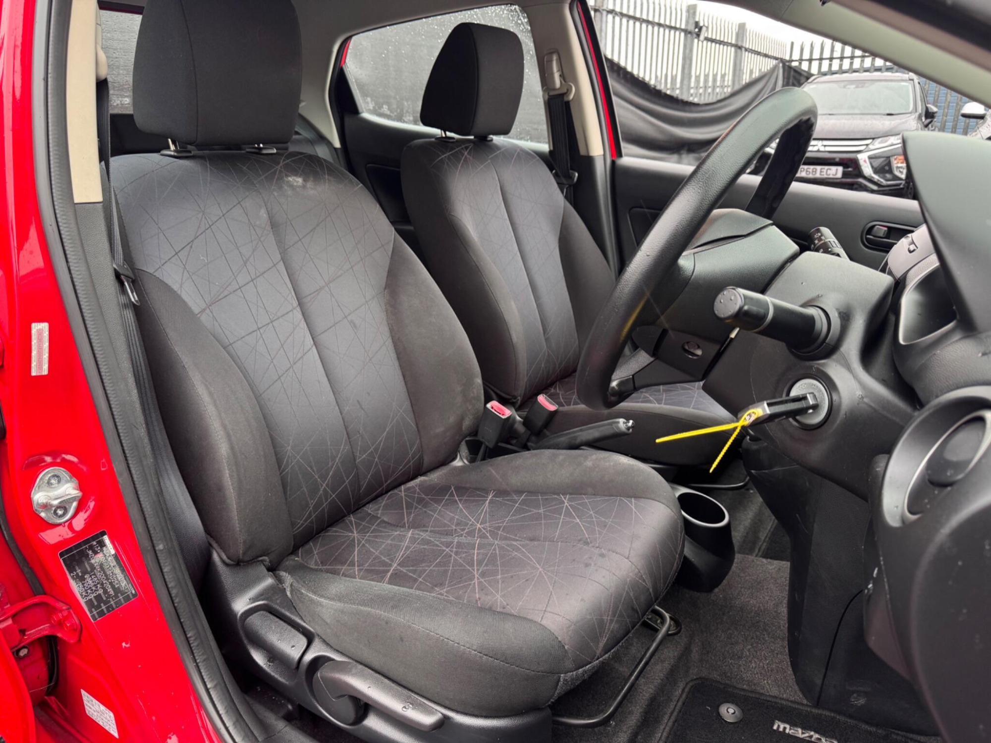 2011 Mazda Mazda2 image 6