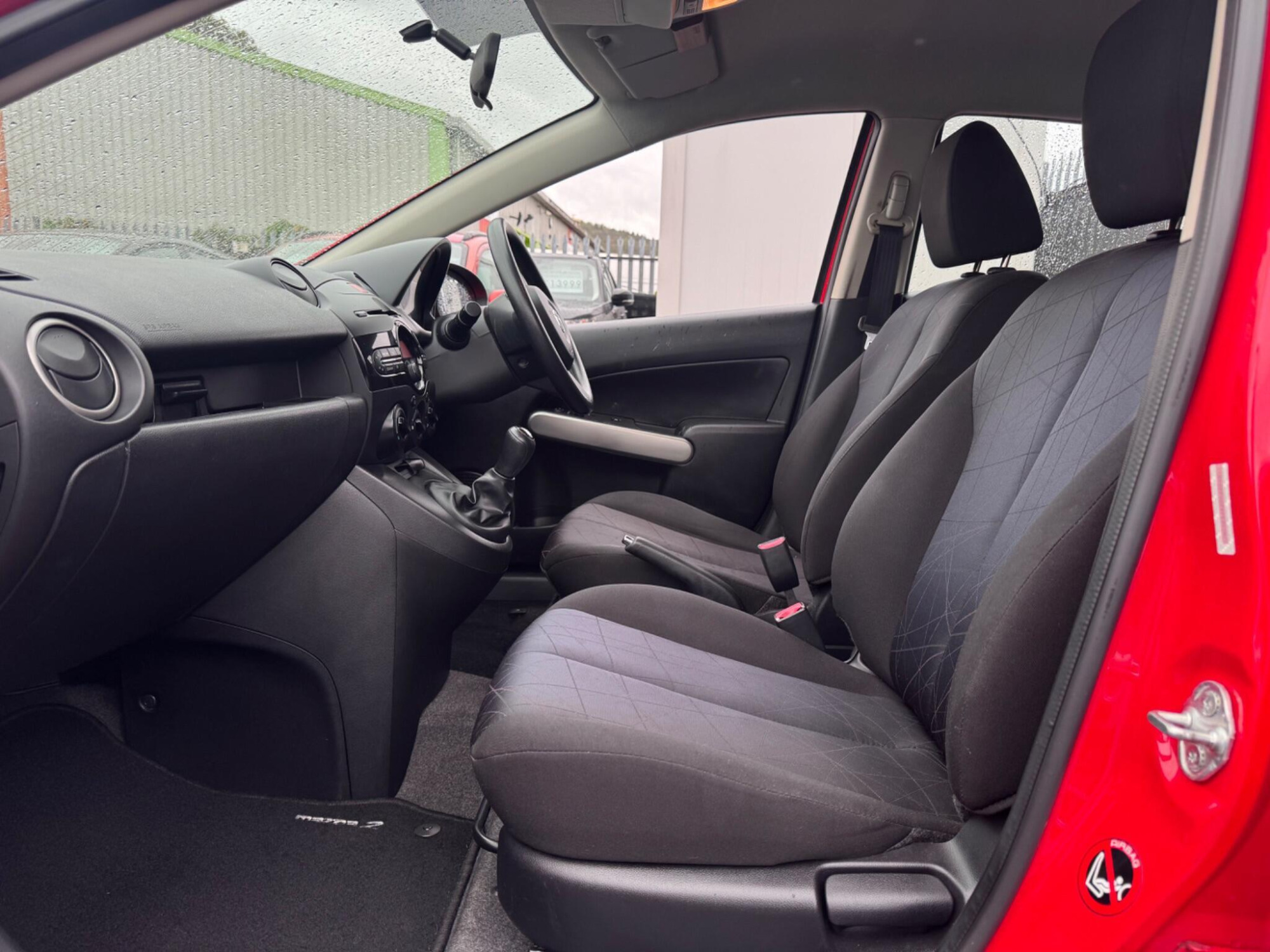 2011 Mazda Mazda2 image 16