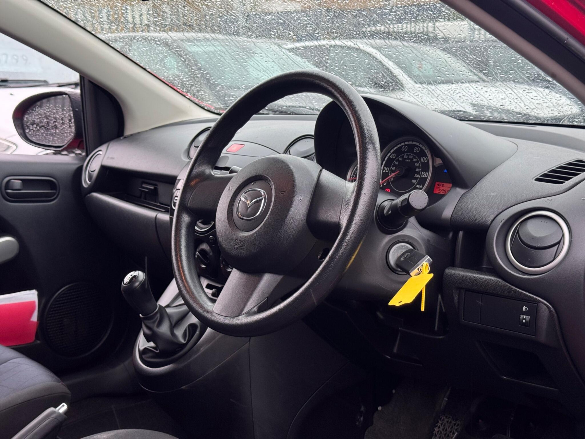2011 Mazda Mazda2 image 4