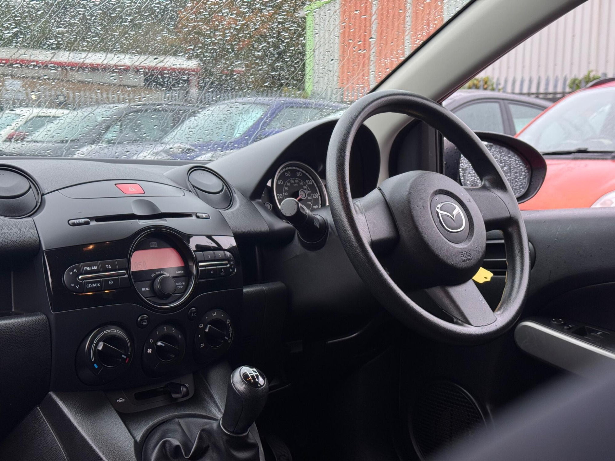 2011 Mazda Mazda2 image 7