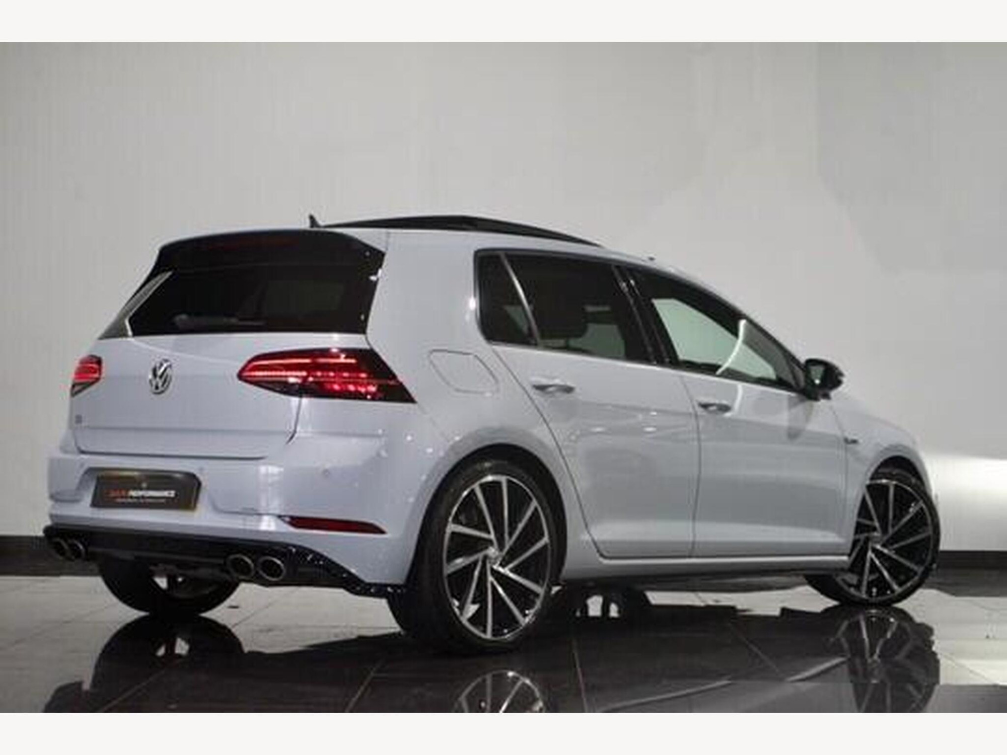 2019 Volkswagen Golf image 1