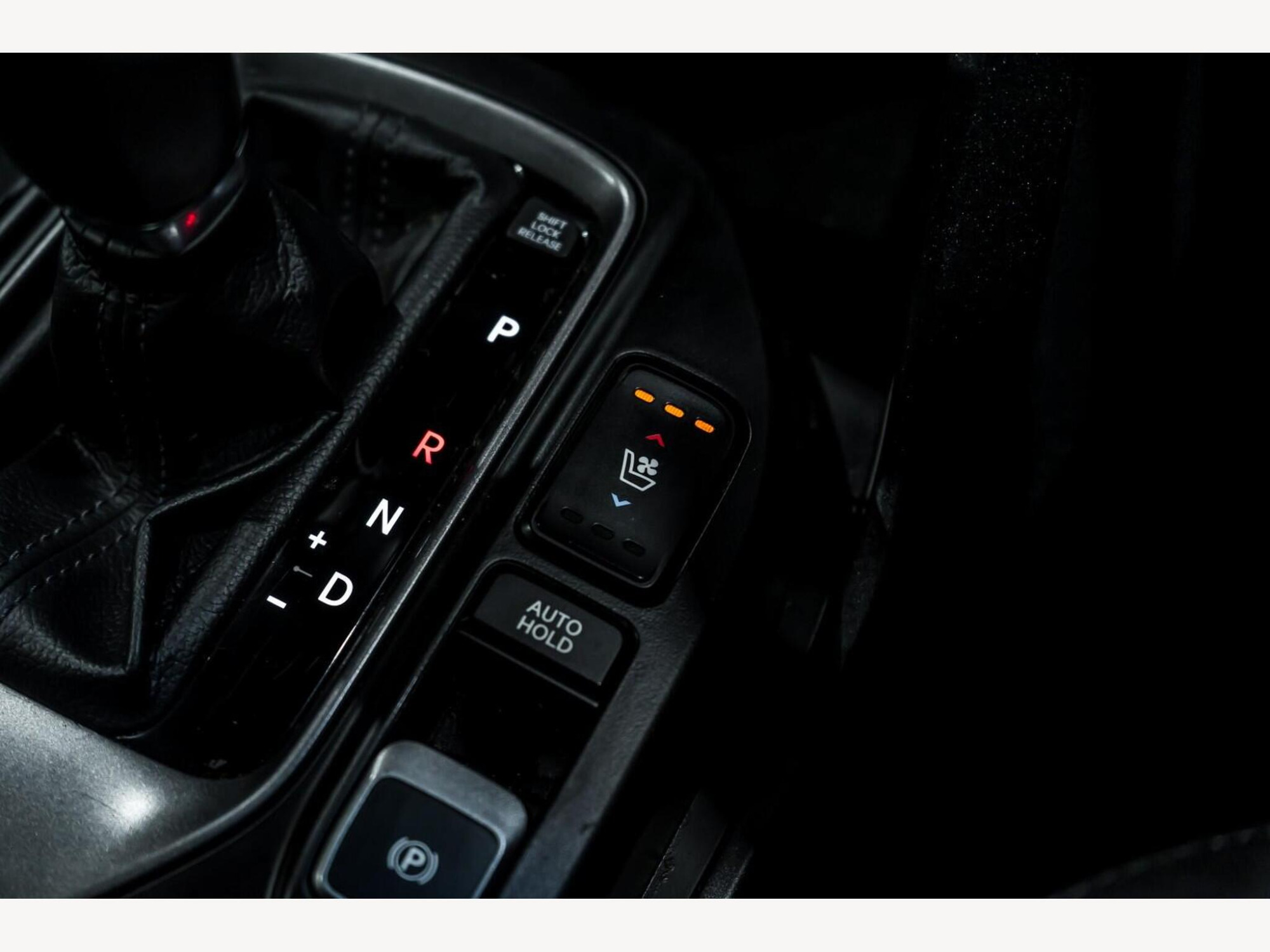 2015 Hyundai SANTA FE image 14