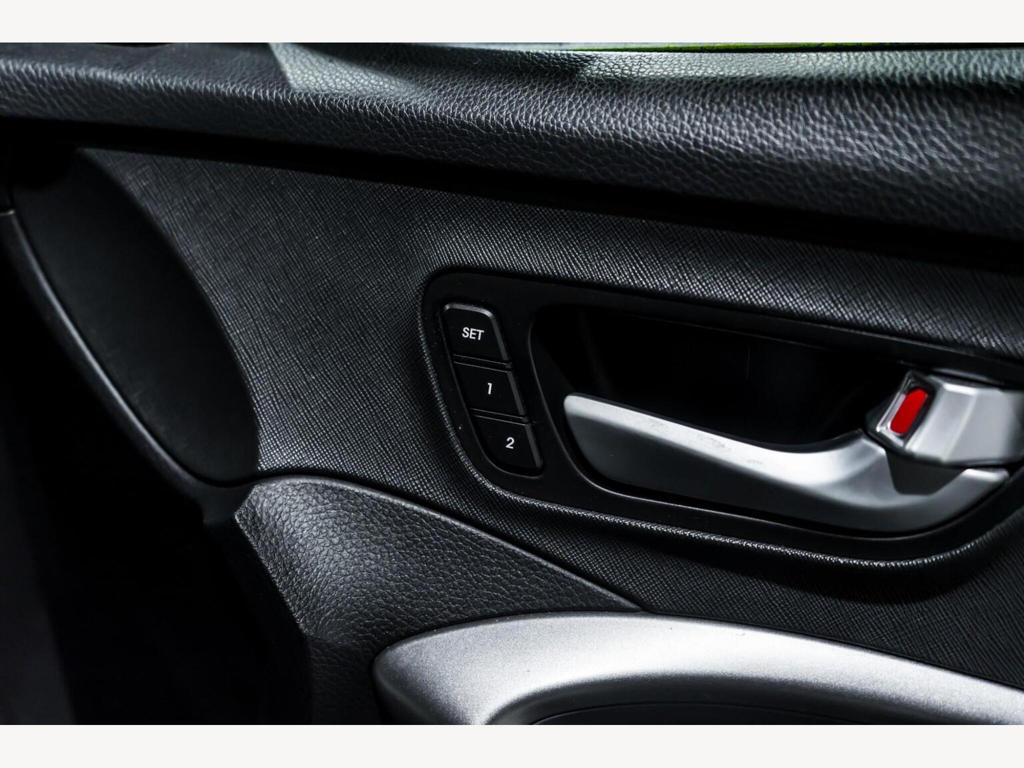 2015 Hyundai SANTA FE image 16