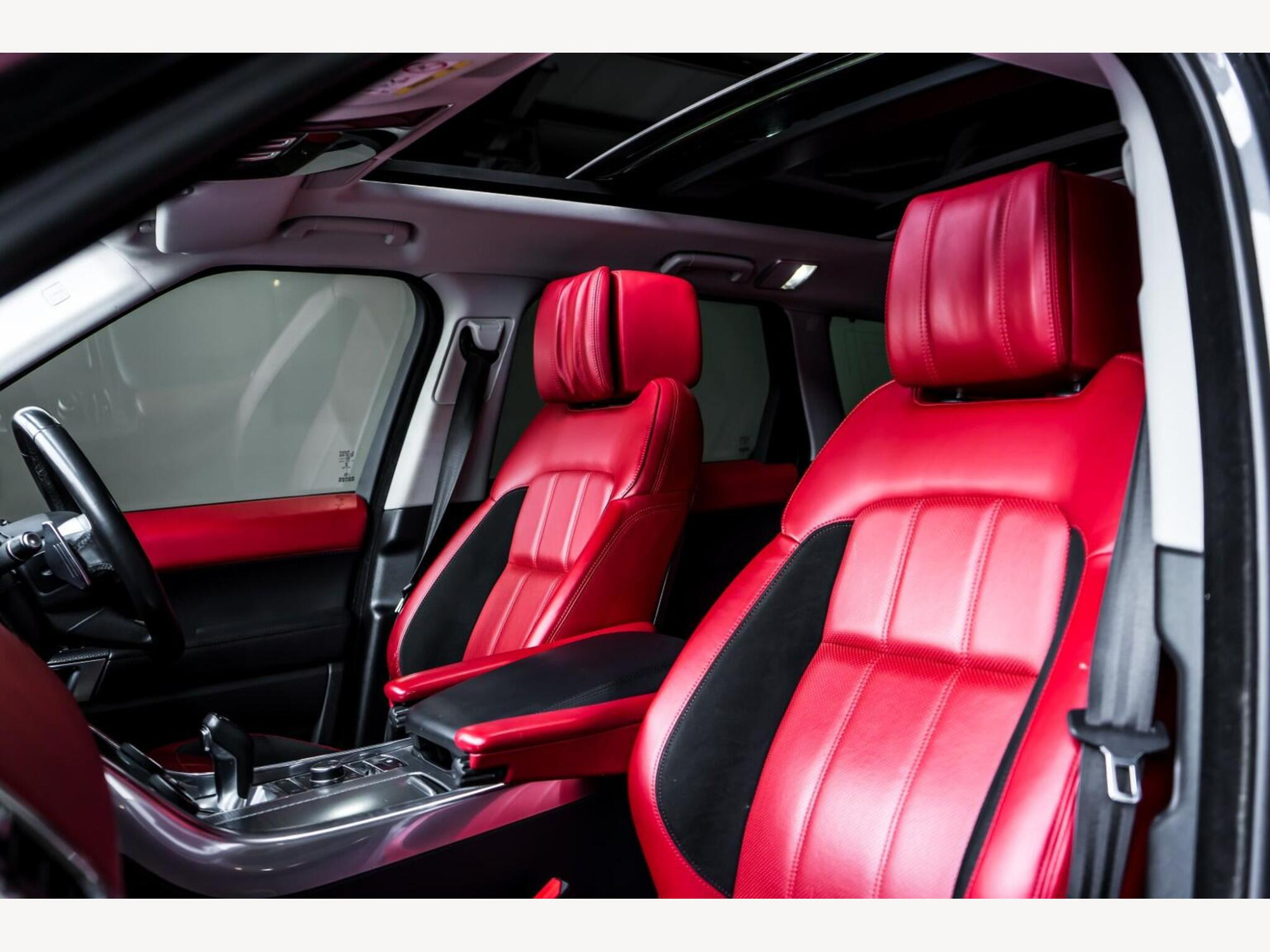 2019 Land Rover RANGE ROVER SPORT image 13