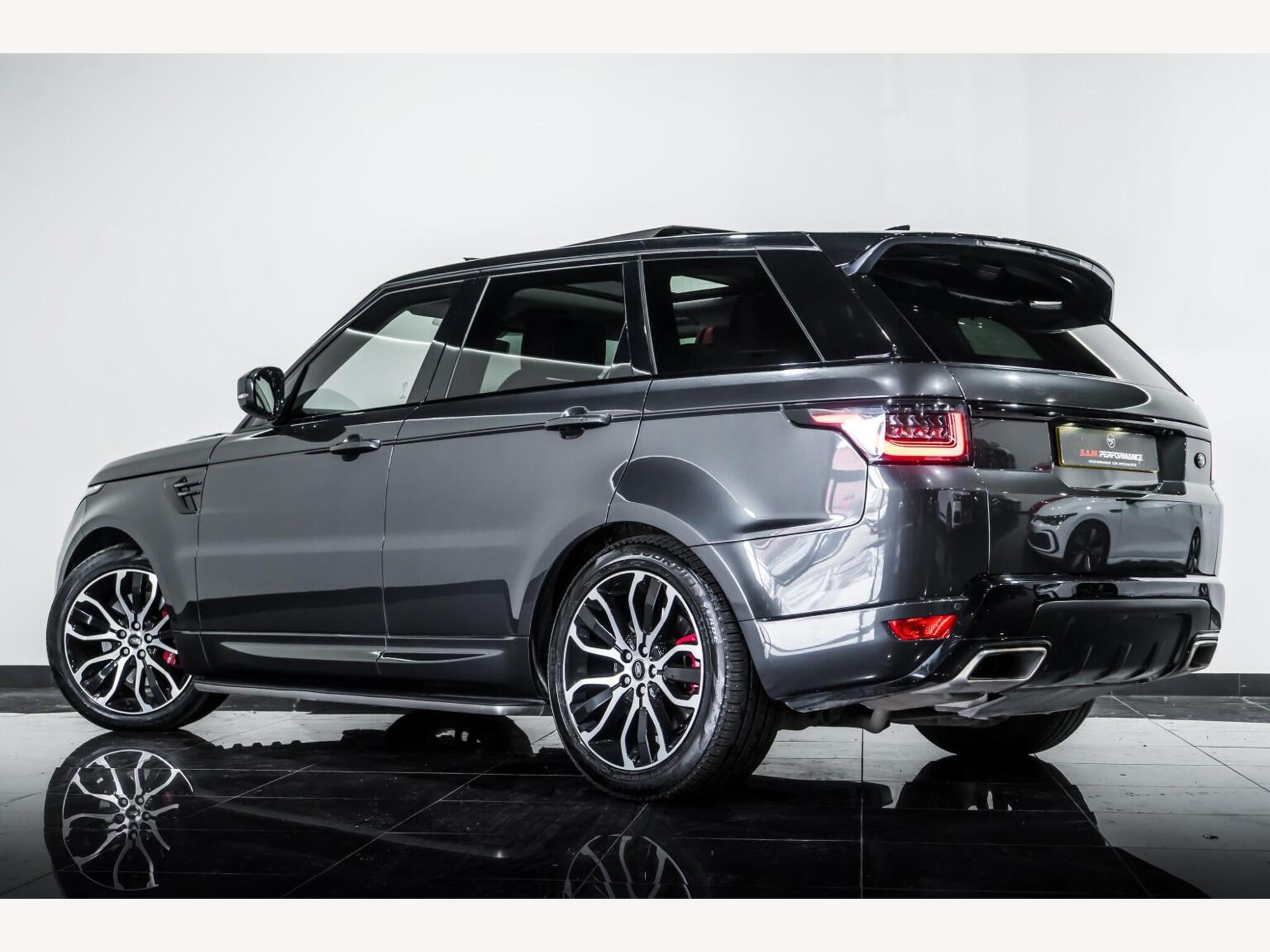 2019 Land Rover RANGE ROVER SPORT image 4