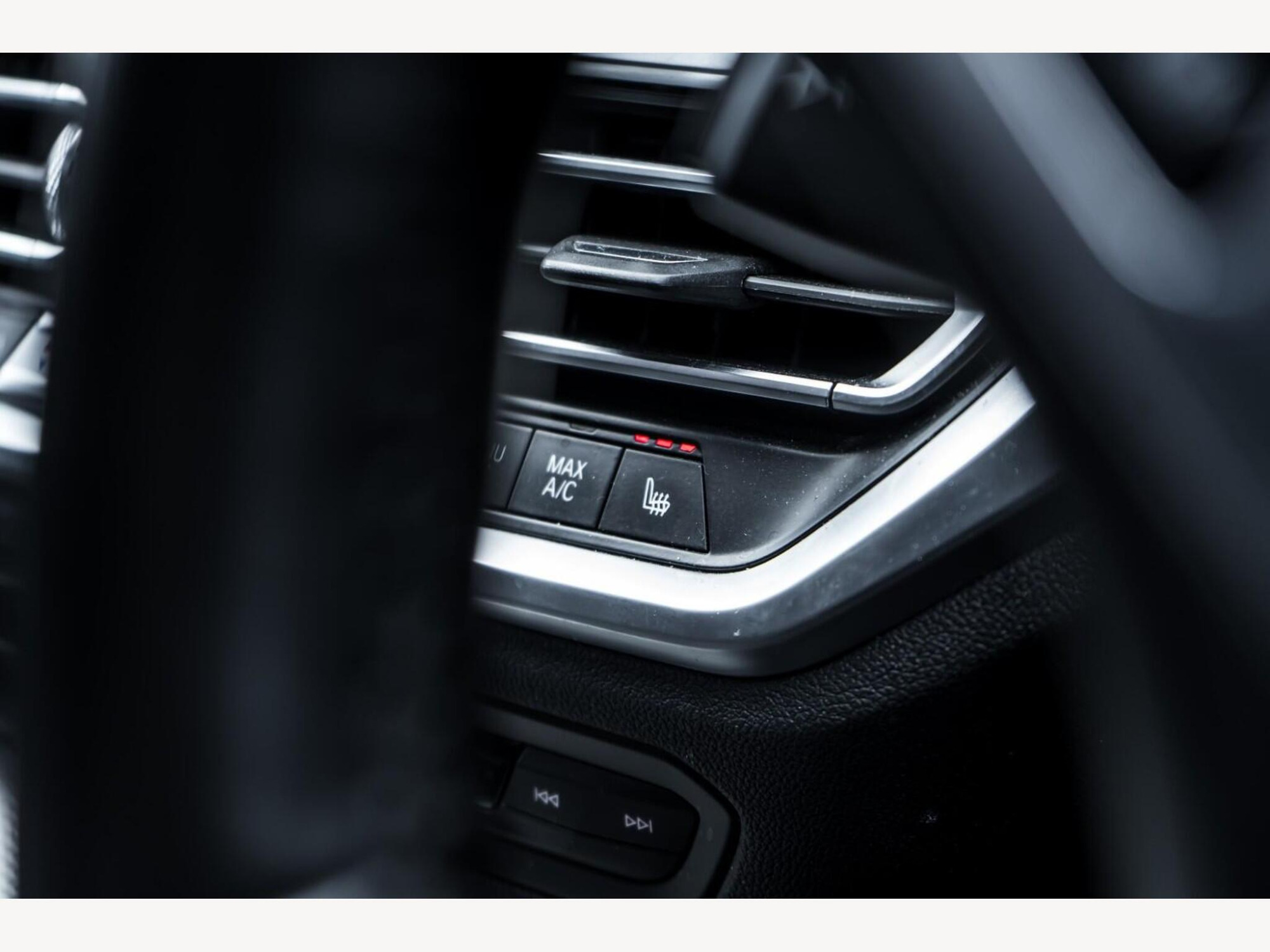 2020 BMW 3 SERIES image 19