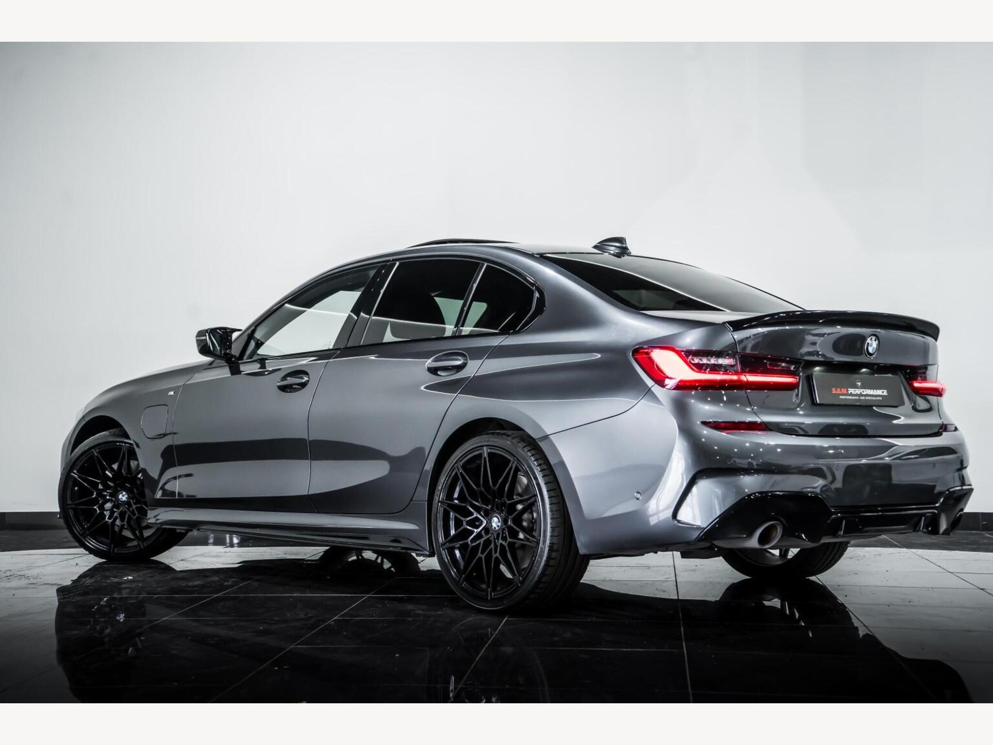2020 BMW 3 SERIES image 4