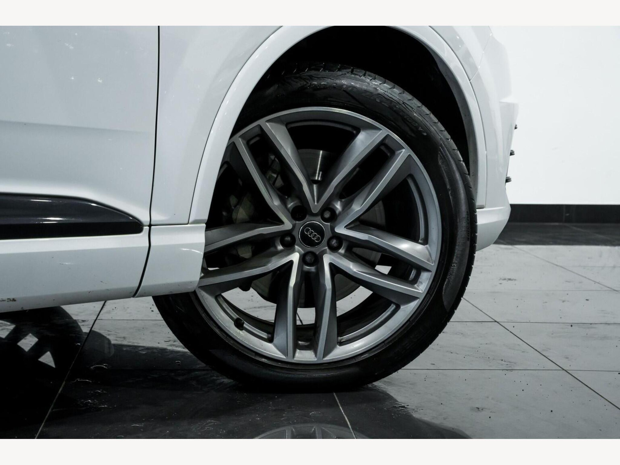 2018 Audi Q7 image 9
