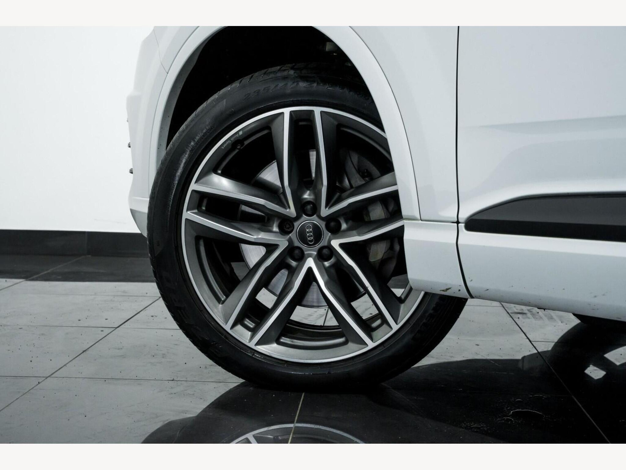 2018 Audi Q7 image 10