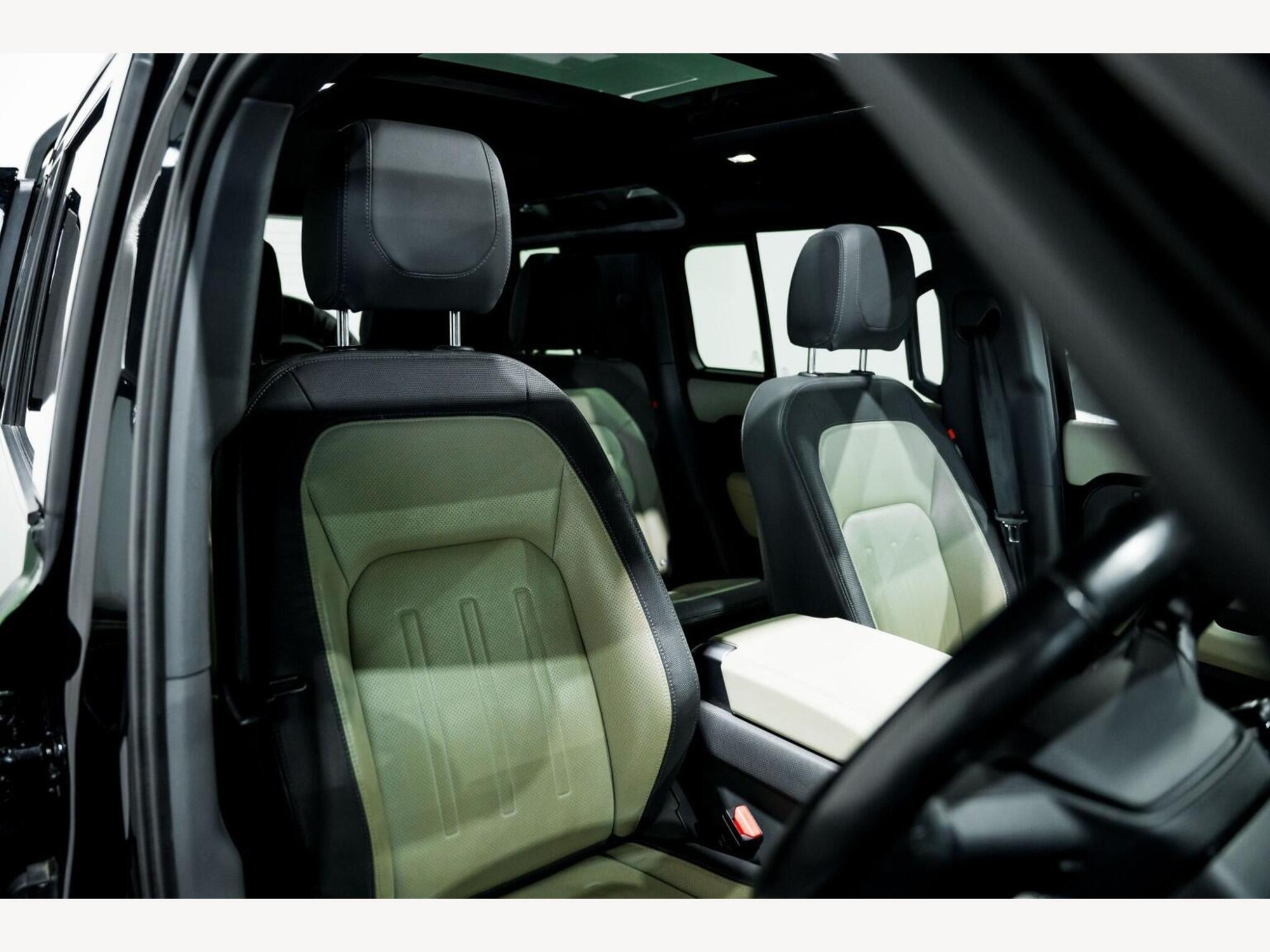 2022 Land Rover DEFENDER 110 image 16