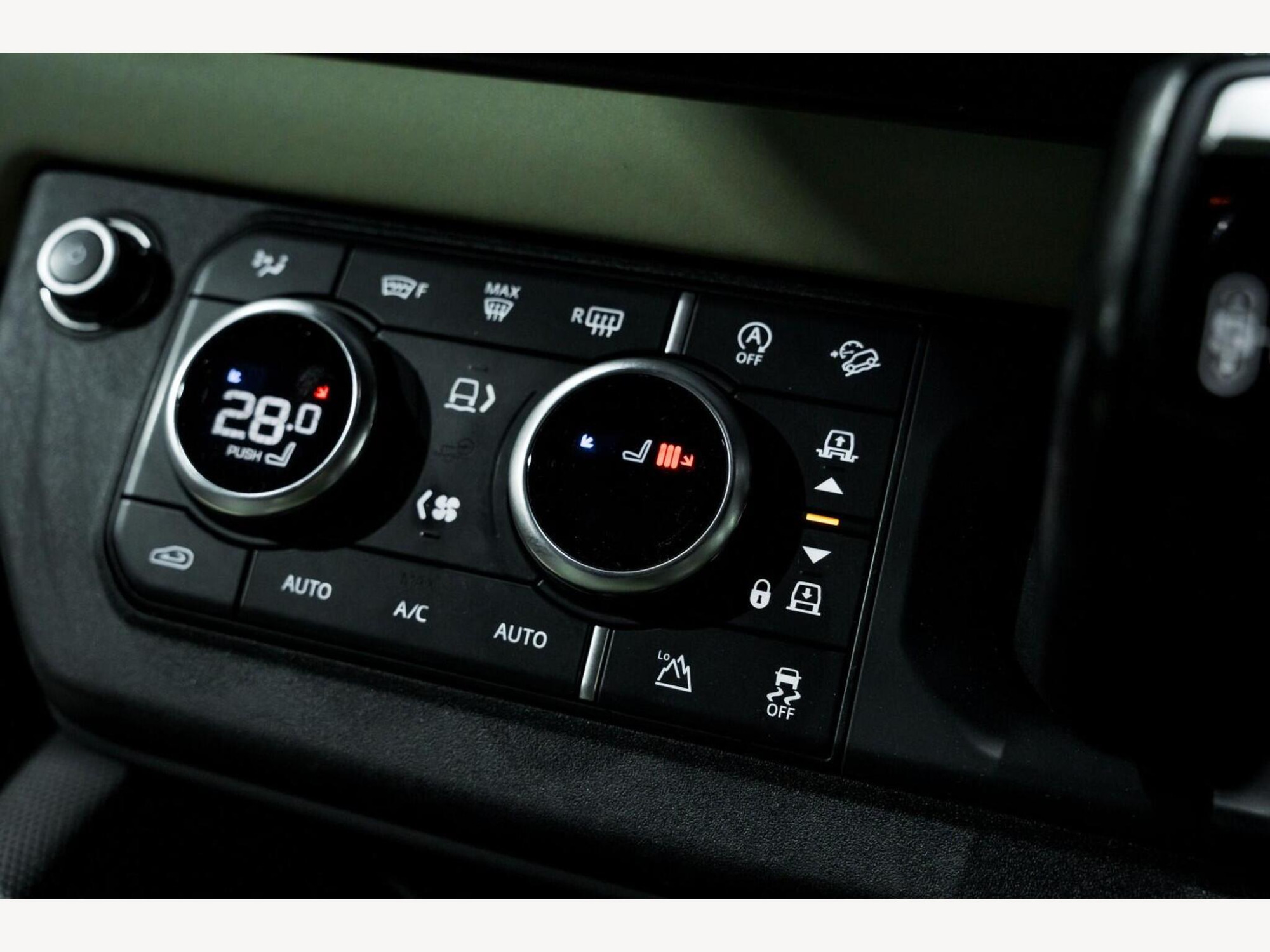 2022 Land Rover DEFENDER 110 image 25