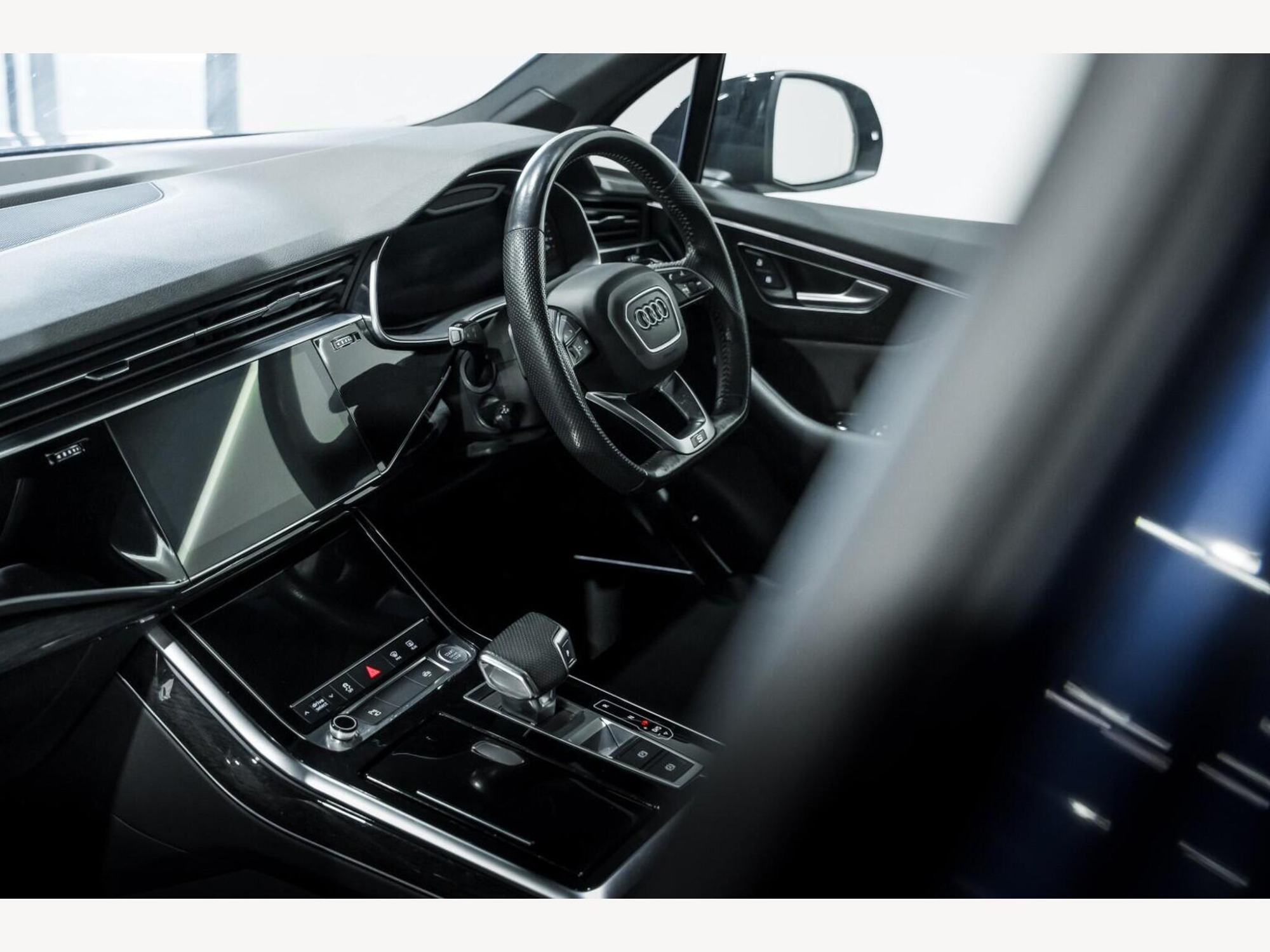 2020 Audi Q7 image 24