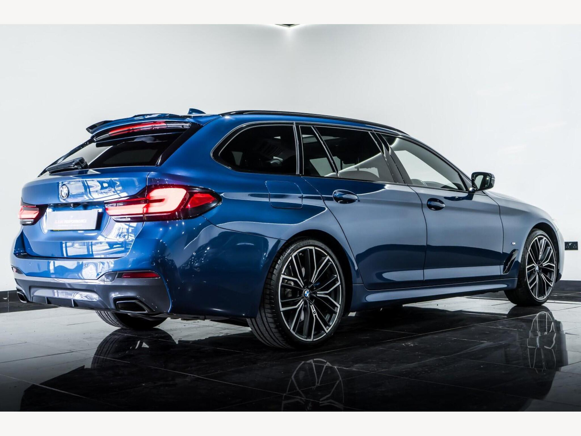 2021 BMW 5 SERIES image 7