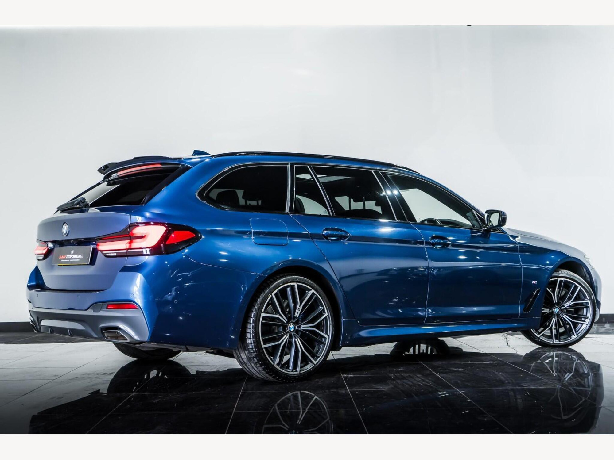 2021 BMW 5 SERIES image 5