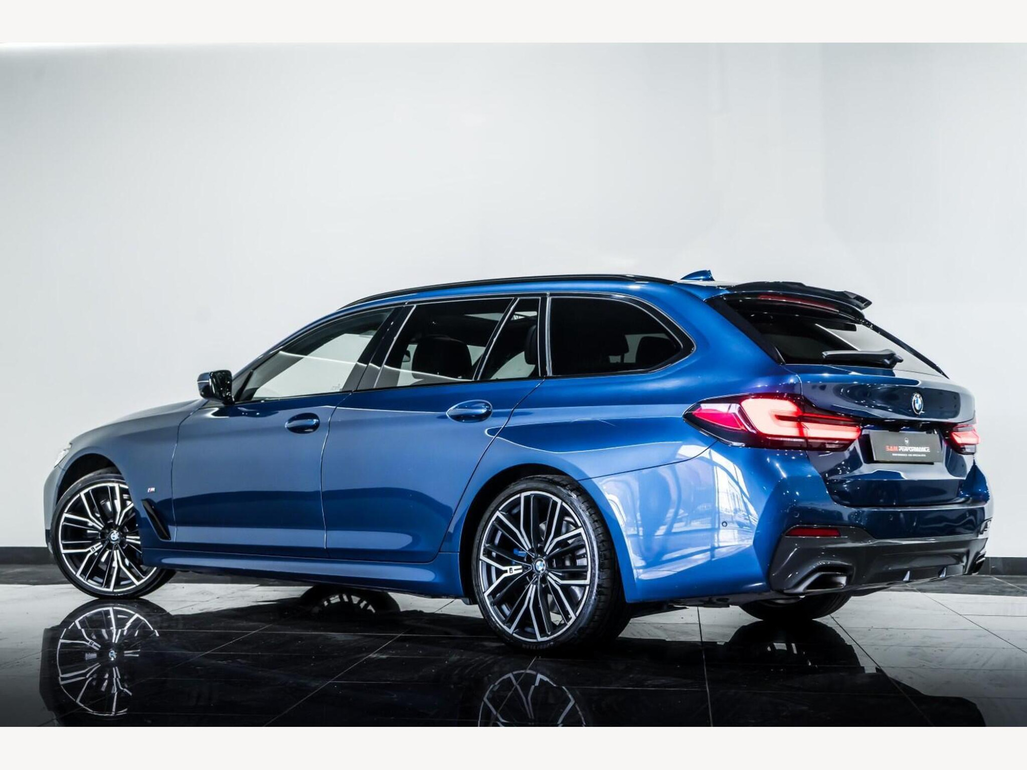 2021 BMW 5 SERIES image 4