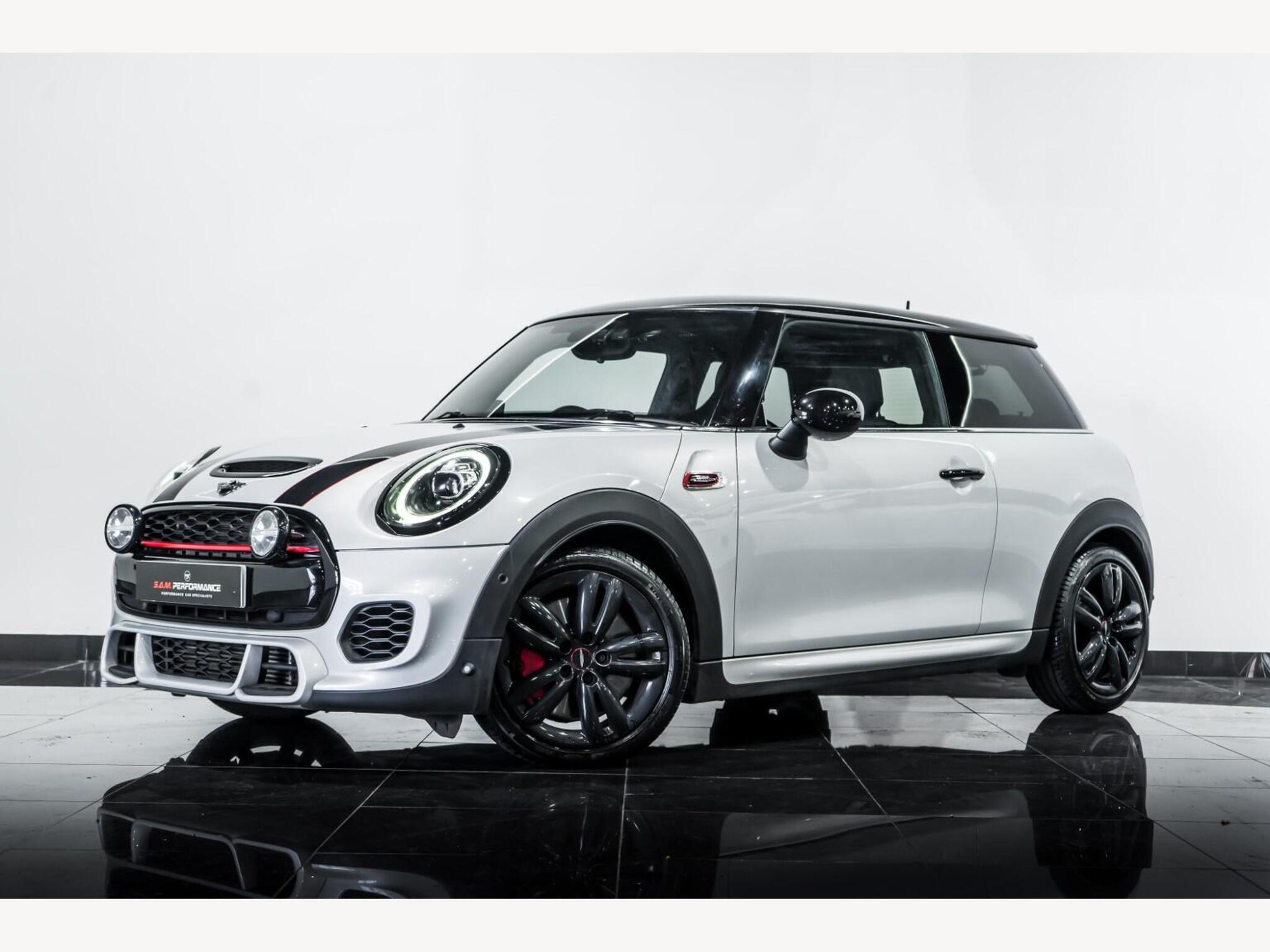 2019 MINI HATCH image 2