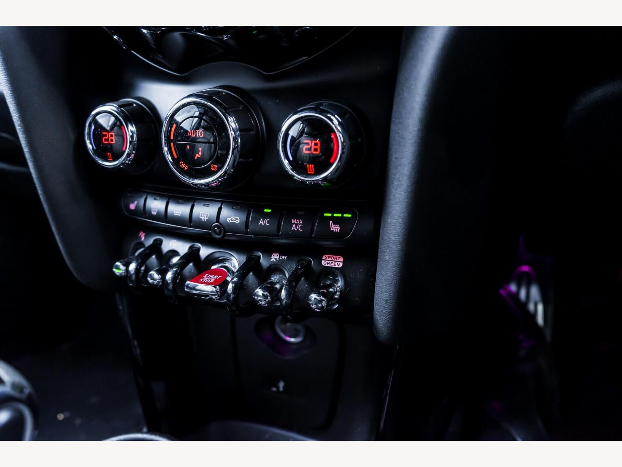 2019 MINI HATCH image 16