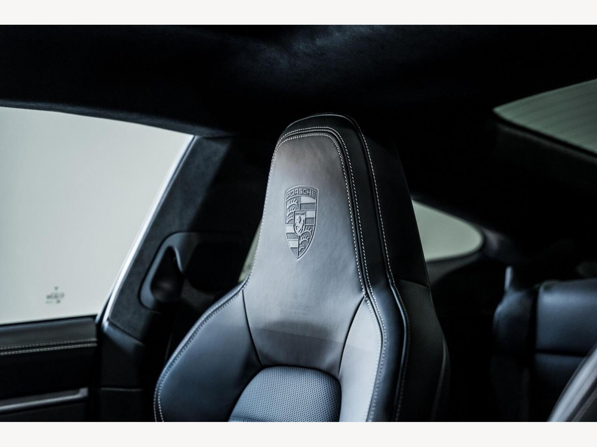 2023 Porsche 911 image 32