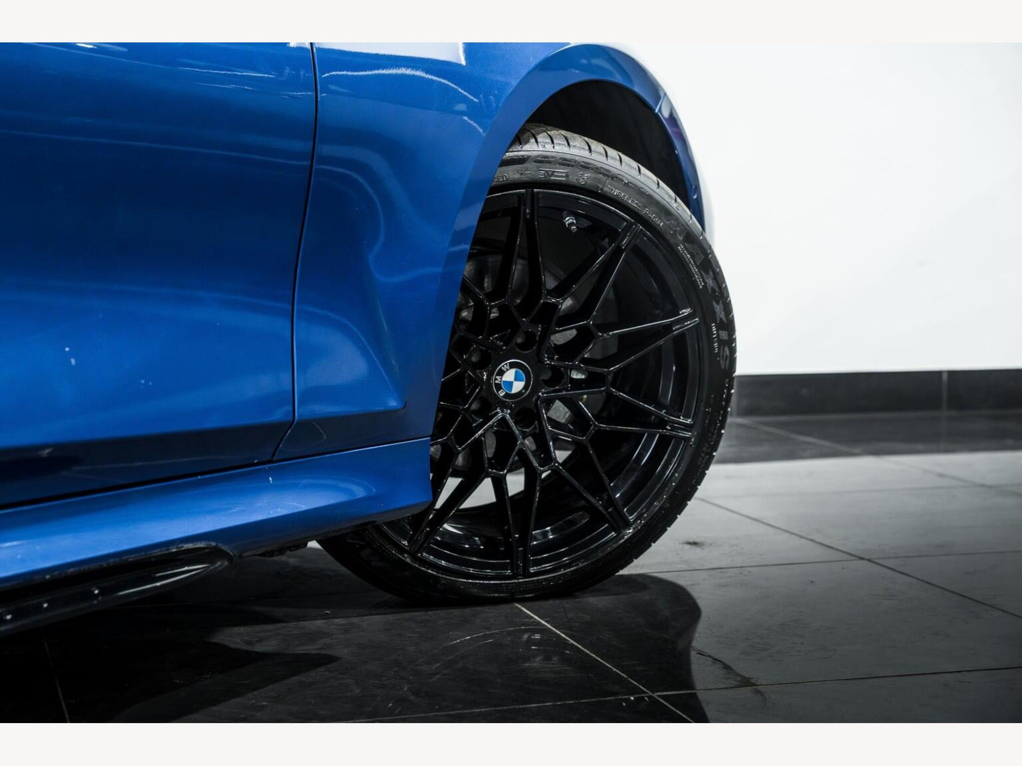 2020 BMW 3 SERIES image 9