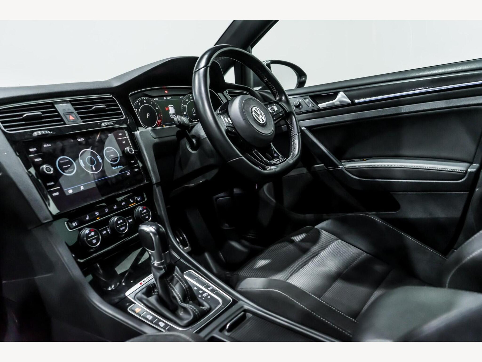 2019 Volkswagen GOLF image 11